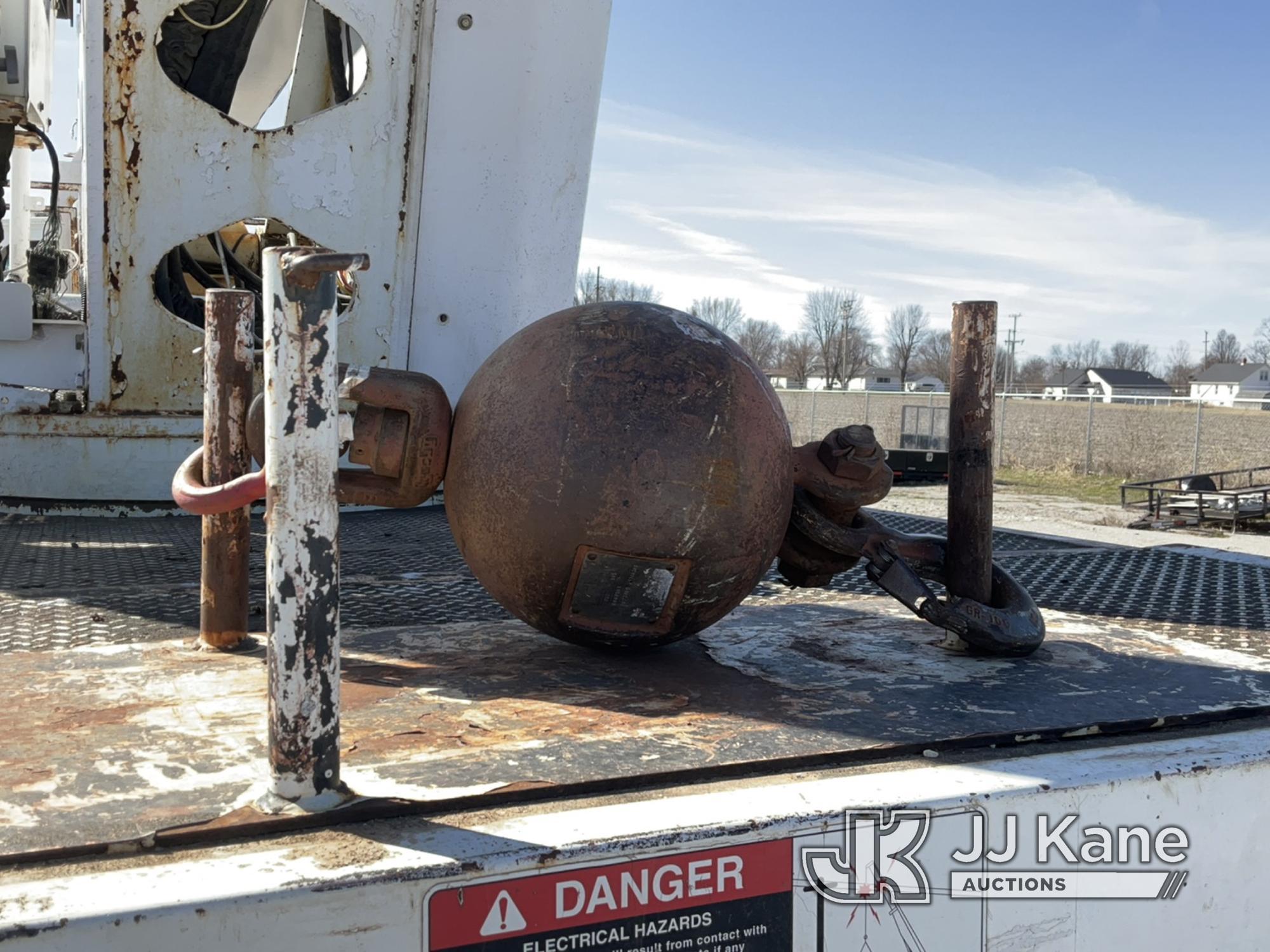 (Hawk Point, MO) Altec AC35-127S, 35 Ton, Hydraulic Truck Crane rear mounted on 2005 Sterling LT9500