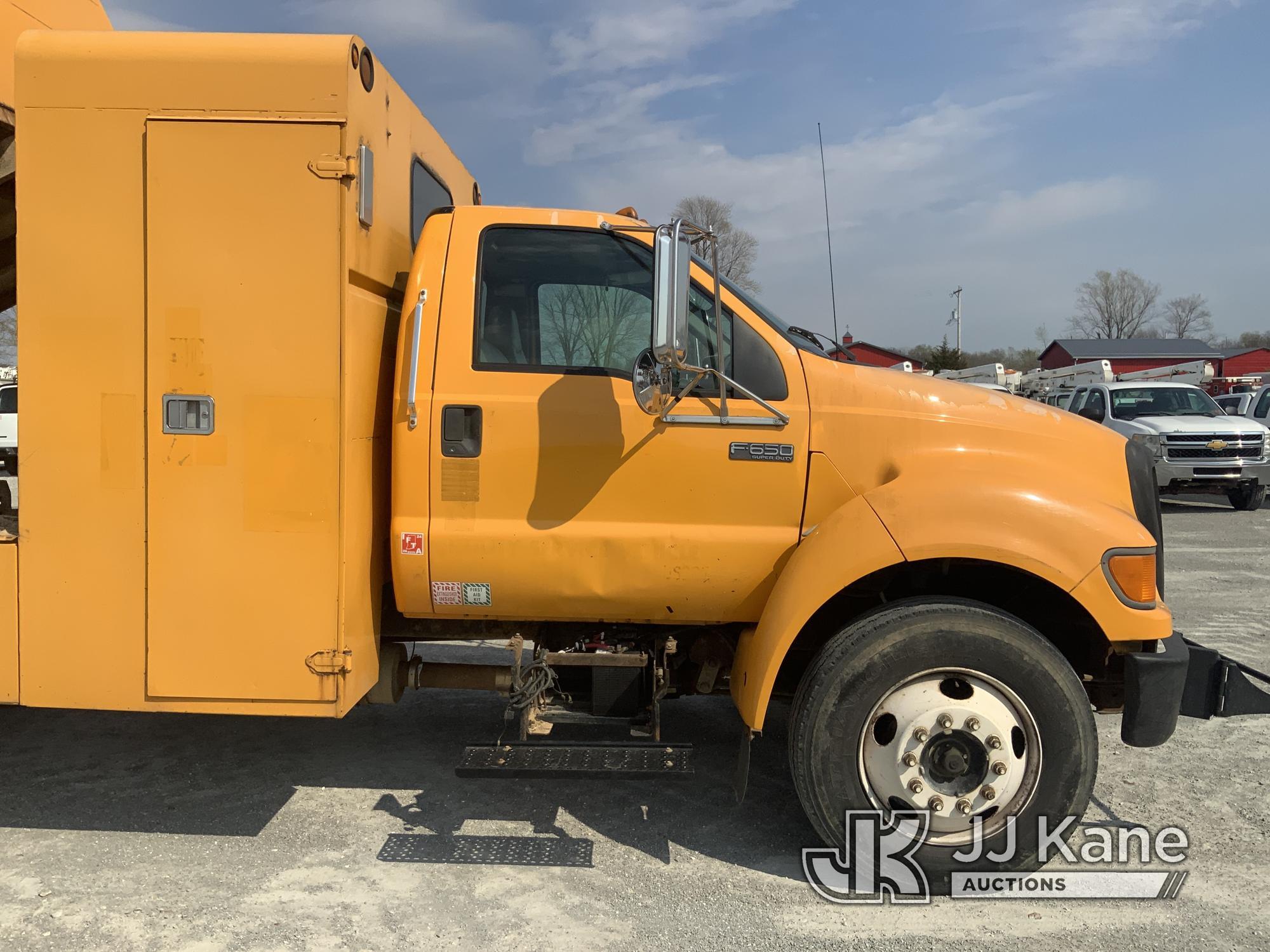 (Hawk Point, MO) 2008 Ford F650 Chipper Dump Truck Runs, Moves & Dump Bed Operates) (Body Damage