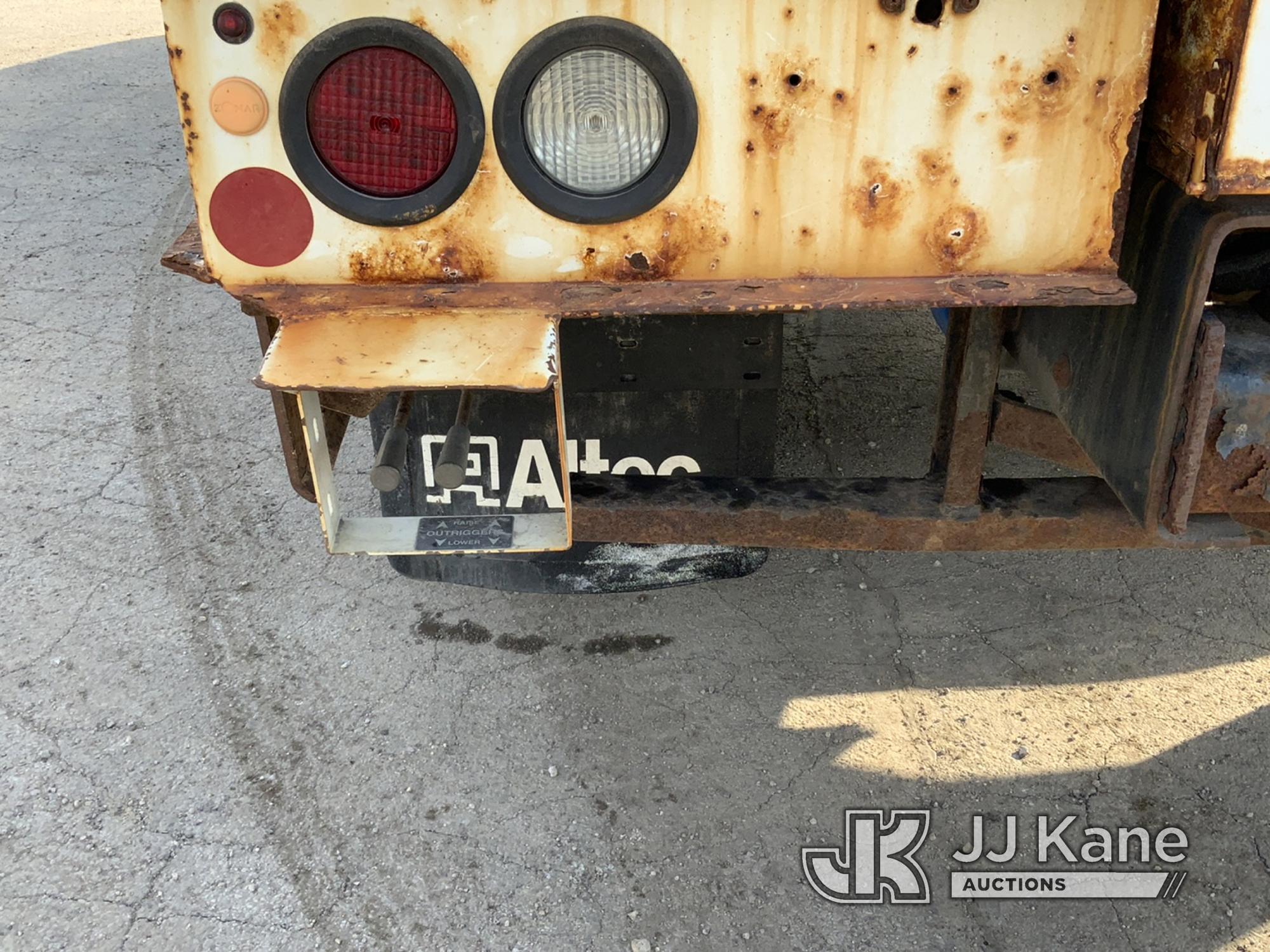 (South Beloit, IL) Altec DC47-TR, Digger Derrick rear mounted on 2017 Kenworth T370 Utility Truck Ru