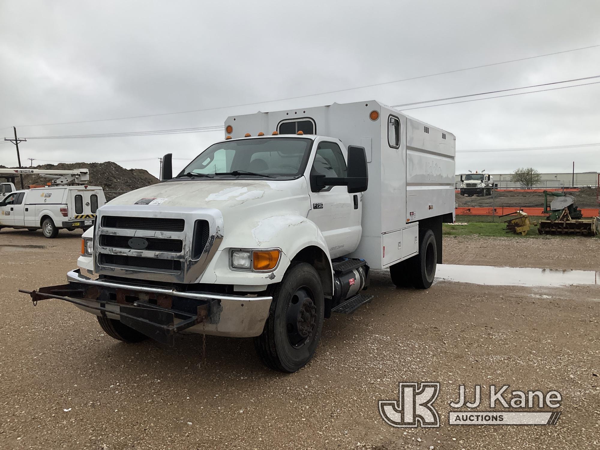 (Waxahachie, TX) 2015 Ford F750 Chipper Dump Truck Runs & Moves) (Check Engine Light On, Body Damage