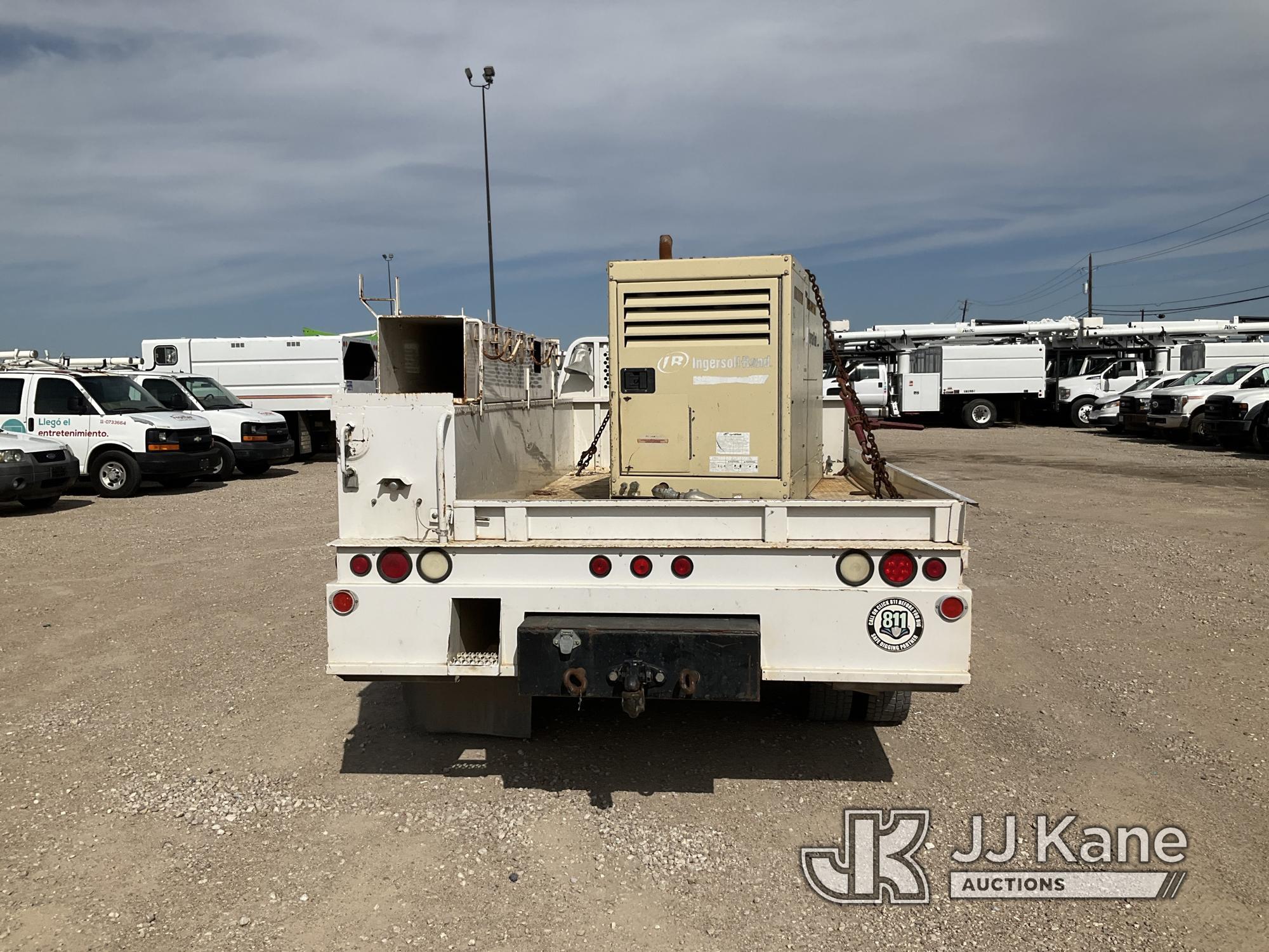 (Waxahachie, TX) 2016 Ford F550 URD/Flatbed Truck Runs & Moves) (Check Engine Light On, Exhaust Limi