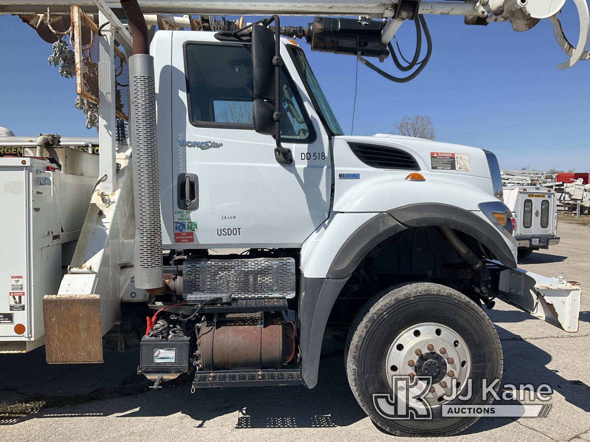 (Kansas City, MO) Altec D3060B-TR, Digger Derrick rear mounted on 2013 International 7500 6x6 T/A Ut