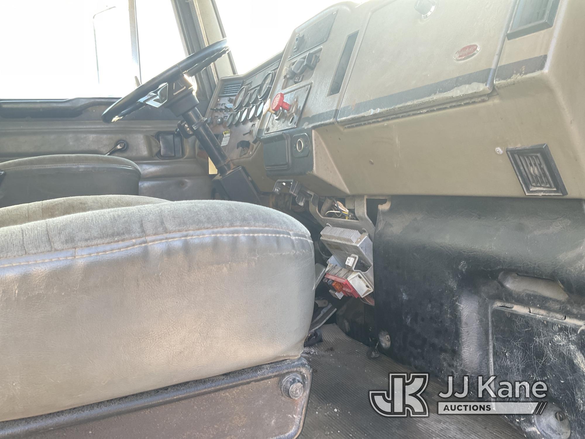 (South Beloit, IL) 1999 Peterbilt 330 T/A Van Body Truck Runs & Moves) (Check Engine Light On, ABS L