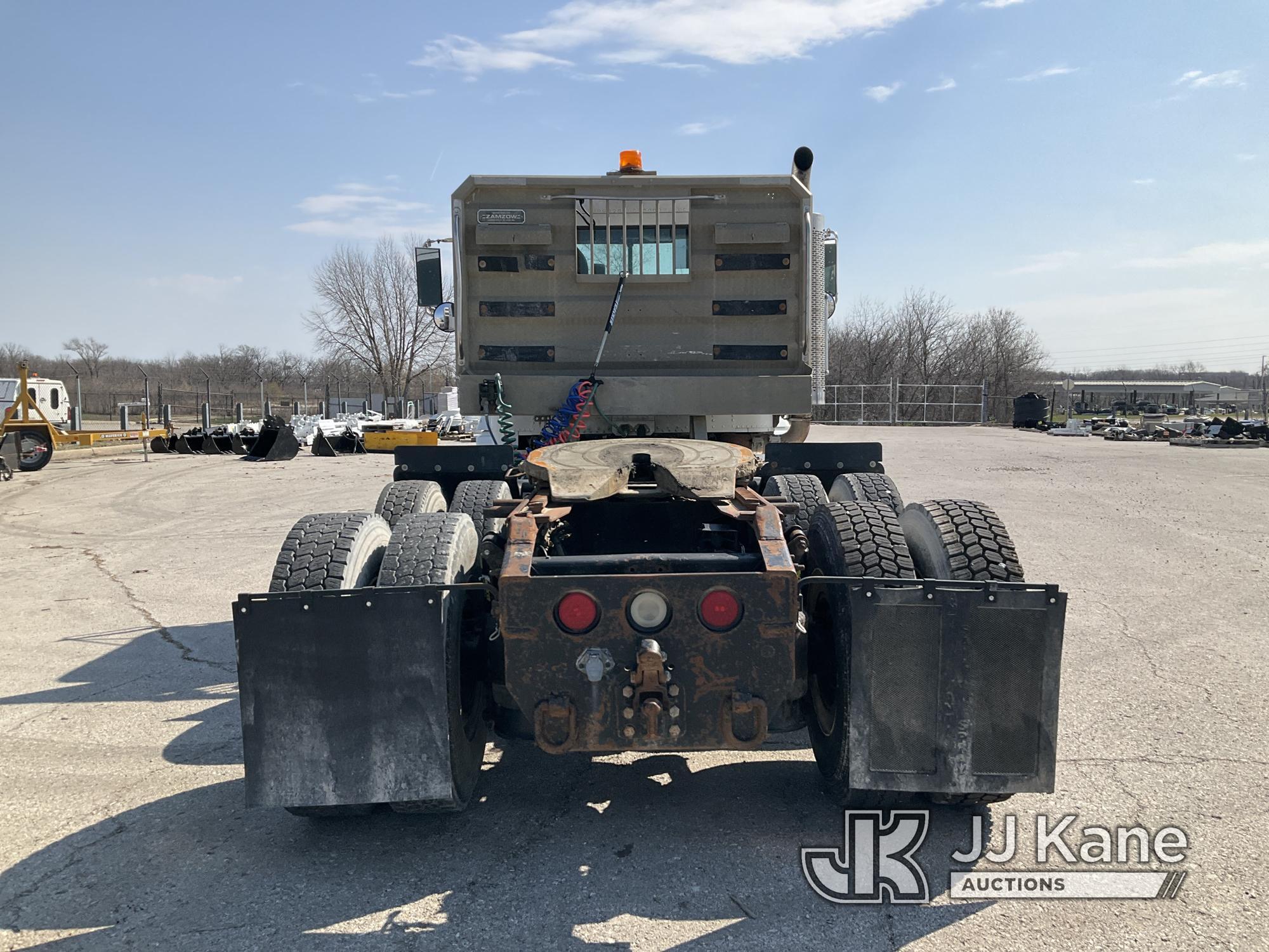 (Kansas City, MO) 2001 Freightliner FLD120 T/A Truck Tractor Runs & Moves