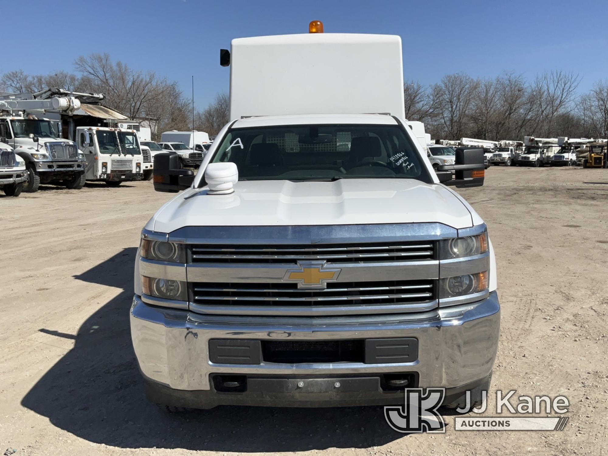 (Des Moines, IA) 2015 Chevrolet Silverado 2500HD 4x4 Enclosed High-Top Service Truck Runs & Moves