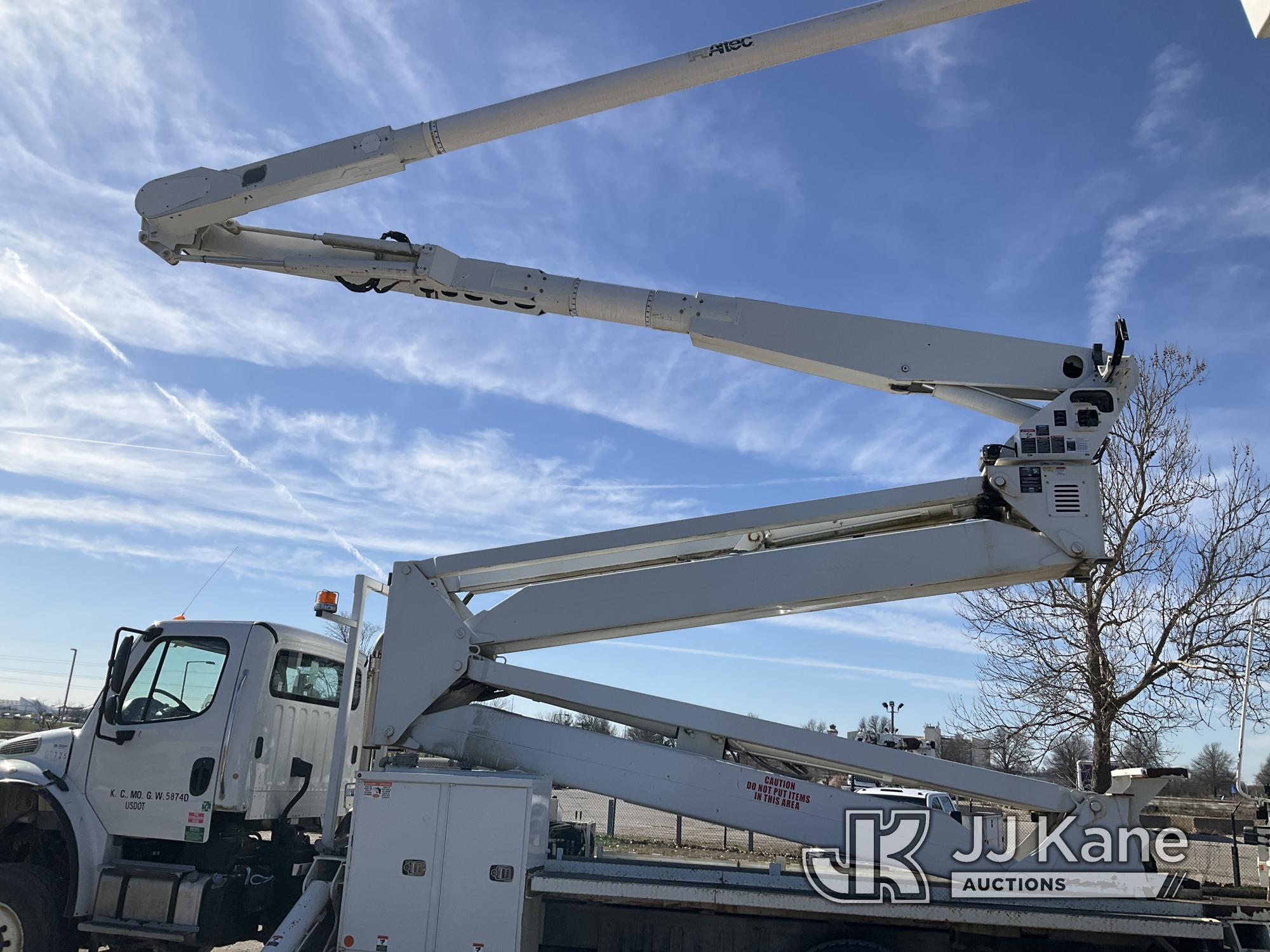 (Kansas City, MO) Altec AM900-E100, Double-Elevator Bucket Truck rear mounted on 2014 Freightliner M