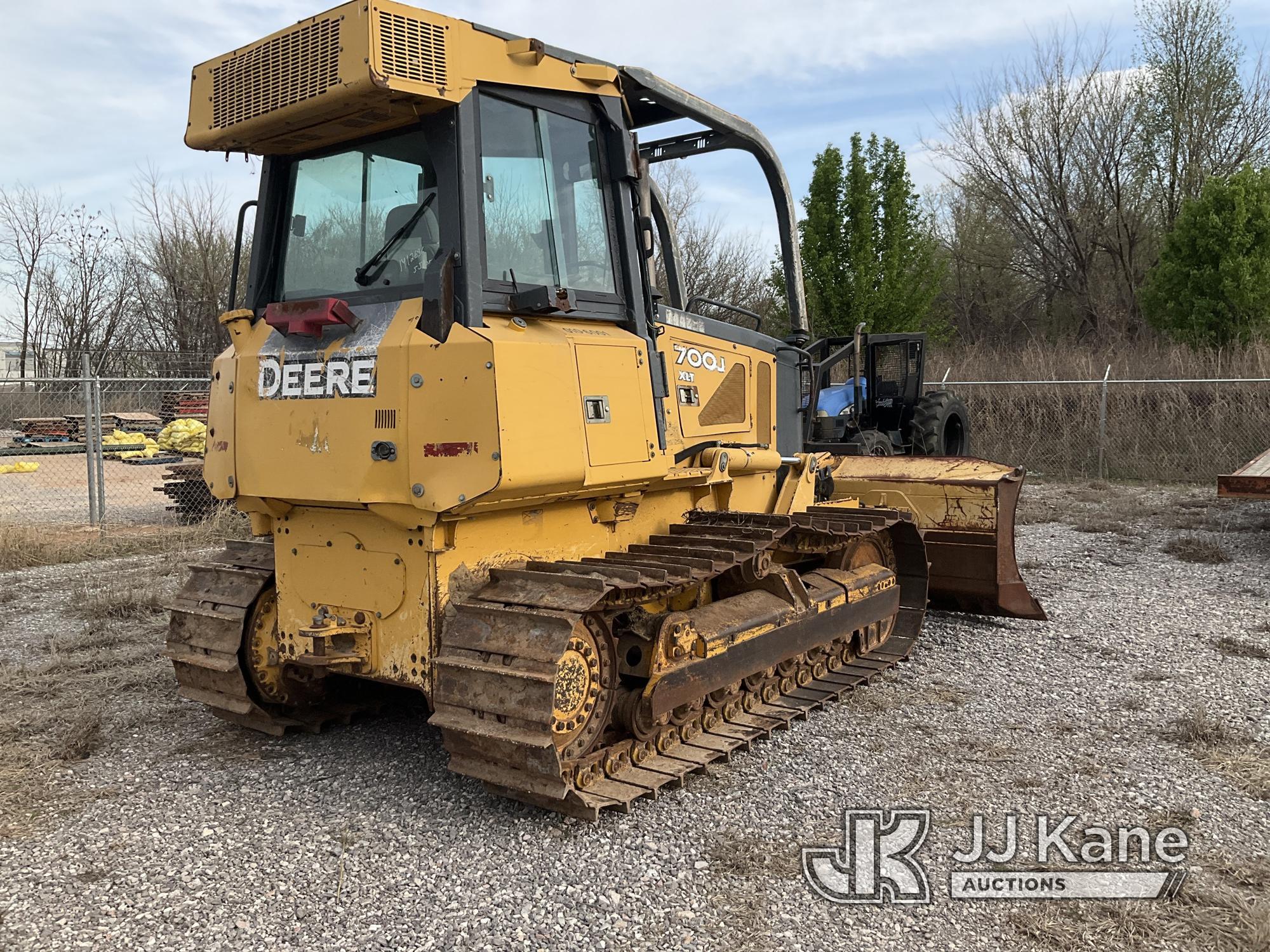 (Oklahoma City, OK) 2006 John Deere 700J Crawler Tractor Runs & Moves) (Curbside Door Glass Damaged/