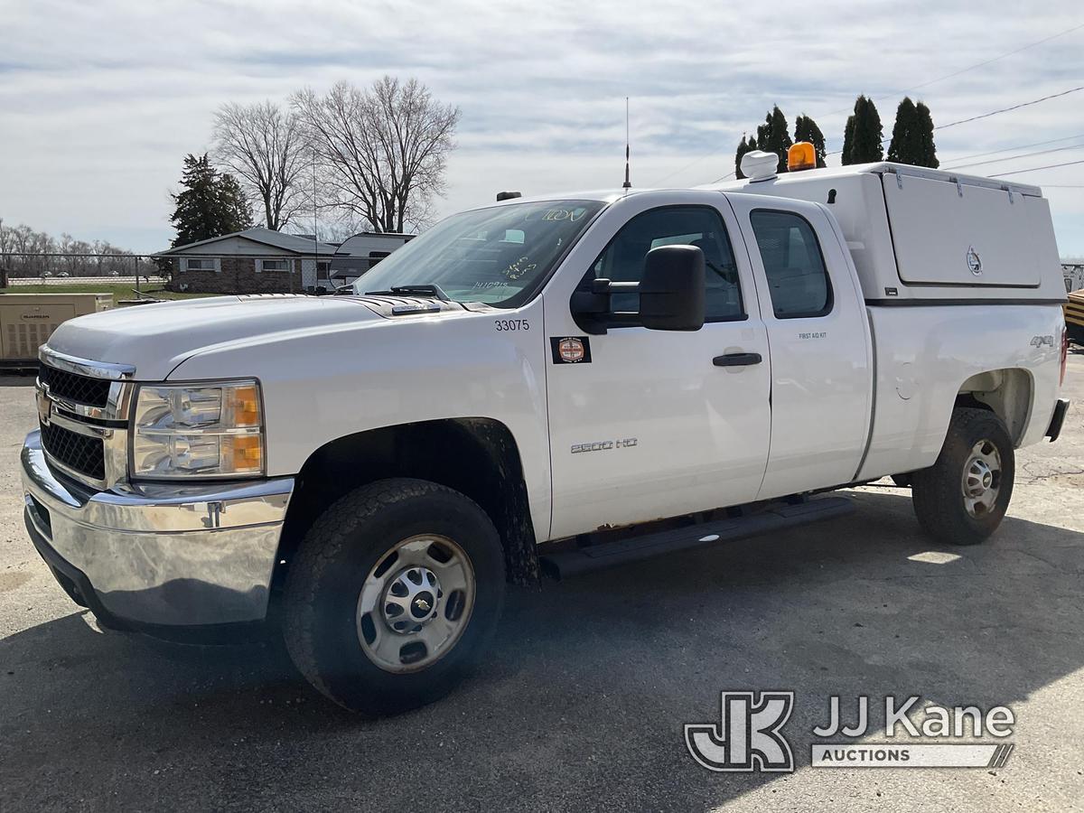 (South Beloit, IL) 2013 Chevrolet Silverado 2500HD 4x4 Extended-Cab Pickup Truck Runs & Moves)  (Rus