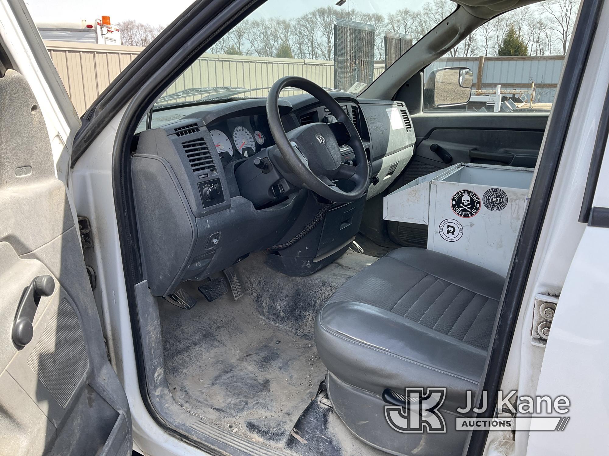 (South Beloit, IL) 2008 Dodge Ram 5500 Enclosed High-Top Service Truck Runs & Moves) (Paint Damage,