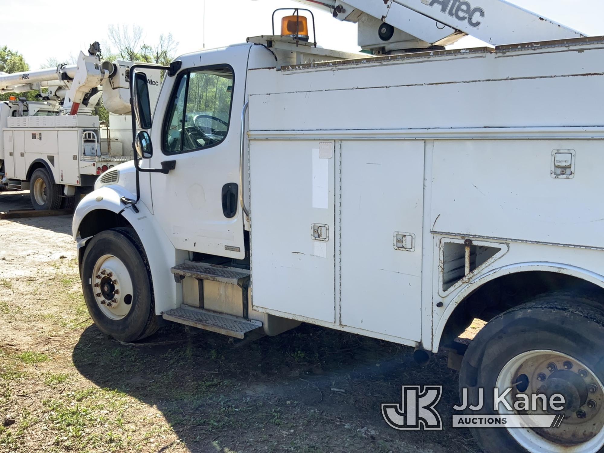 (Tyler, TX) Altec TA40, Articulating & Telescopic Bucket Truck mounted behind cab on 2005 Freightlin