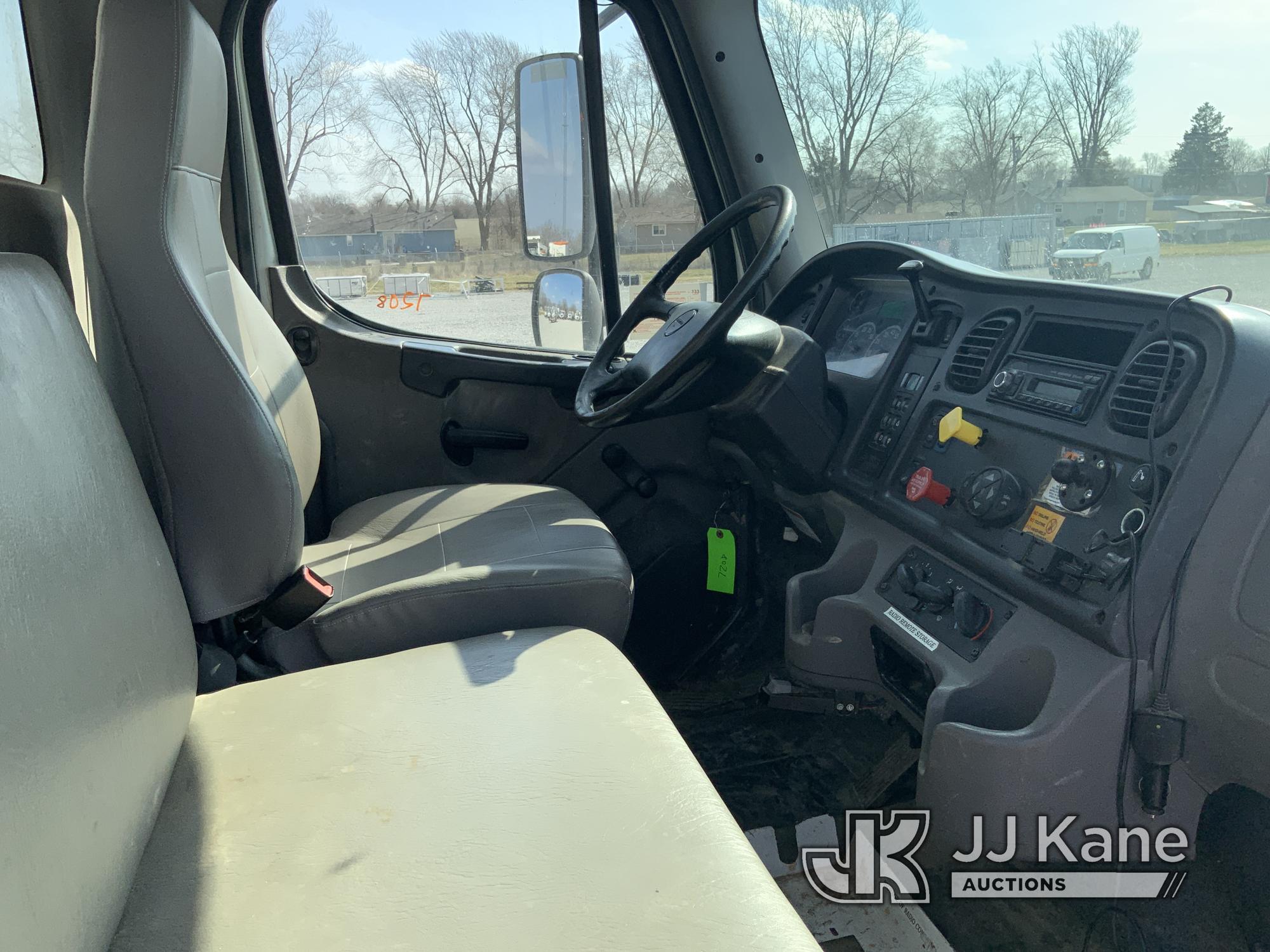 (Hawk Point, MO) Altec DM47B-TR, Digger Derrick rear mounted on 2017 Freightliner M2 106 Utility Tru