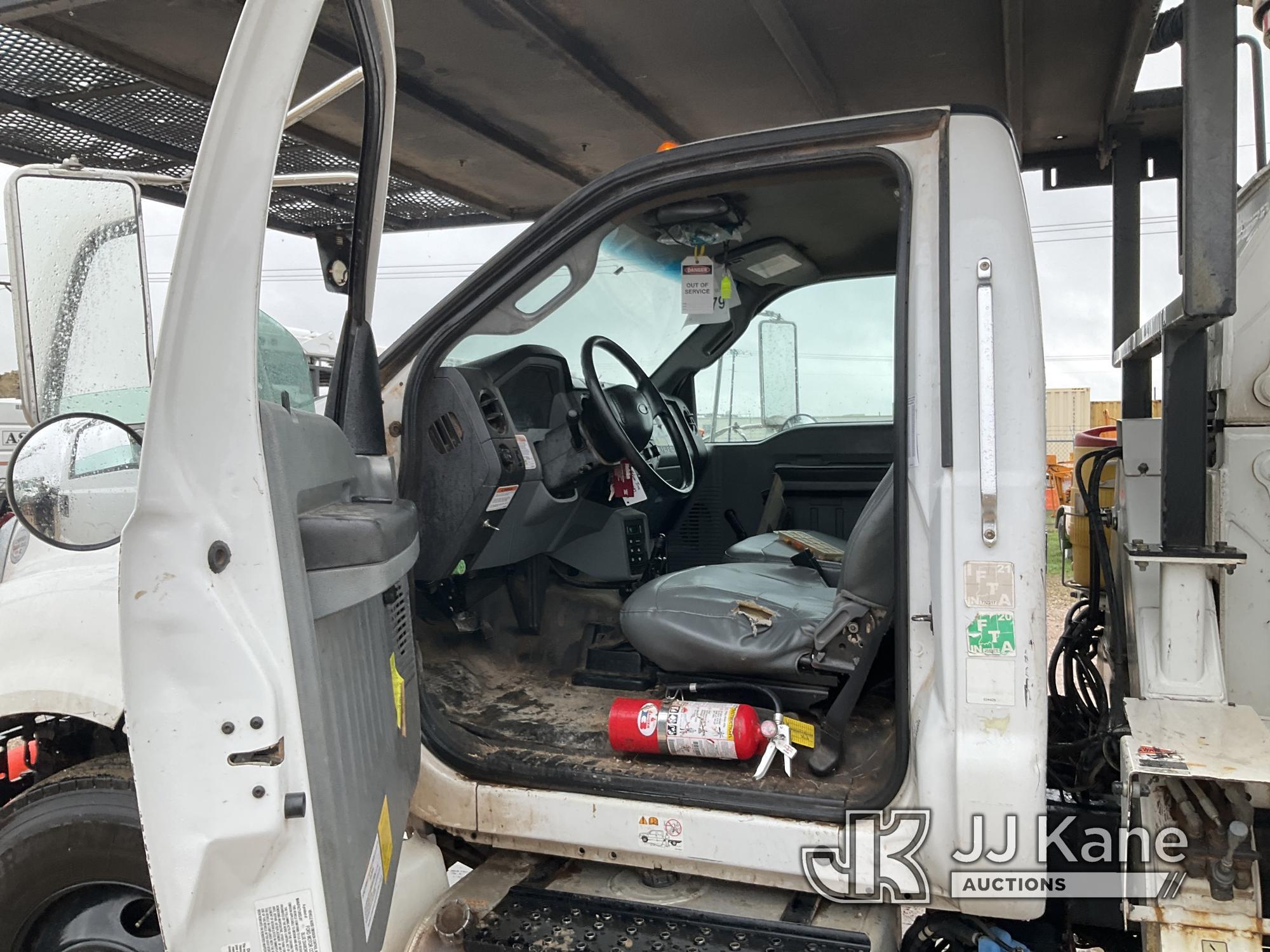 (Waxahachie, TX) Altec LR760E70, Over-Center Elevator Bucket mounted behind cab on 2013 Ford F750 Ch