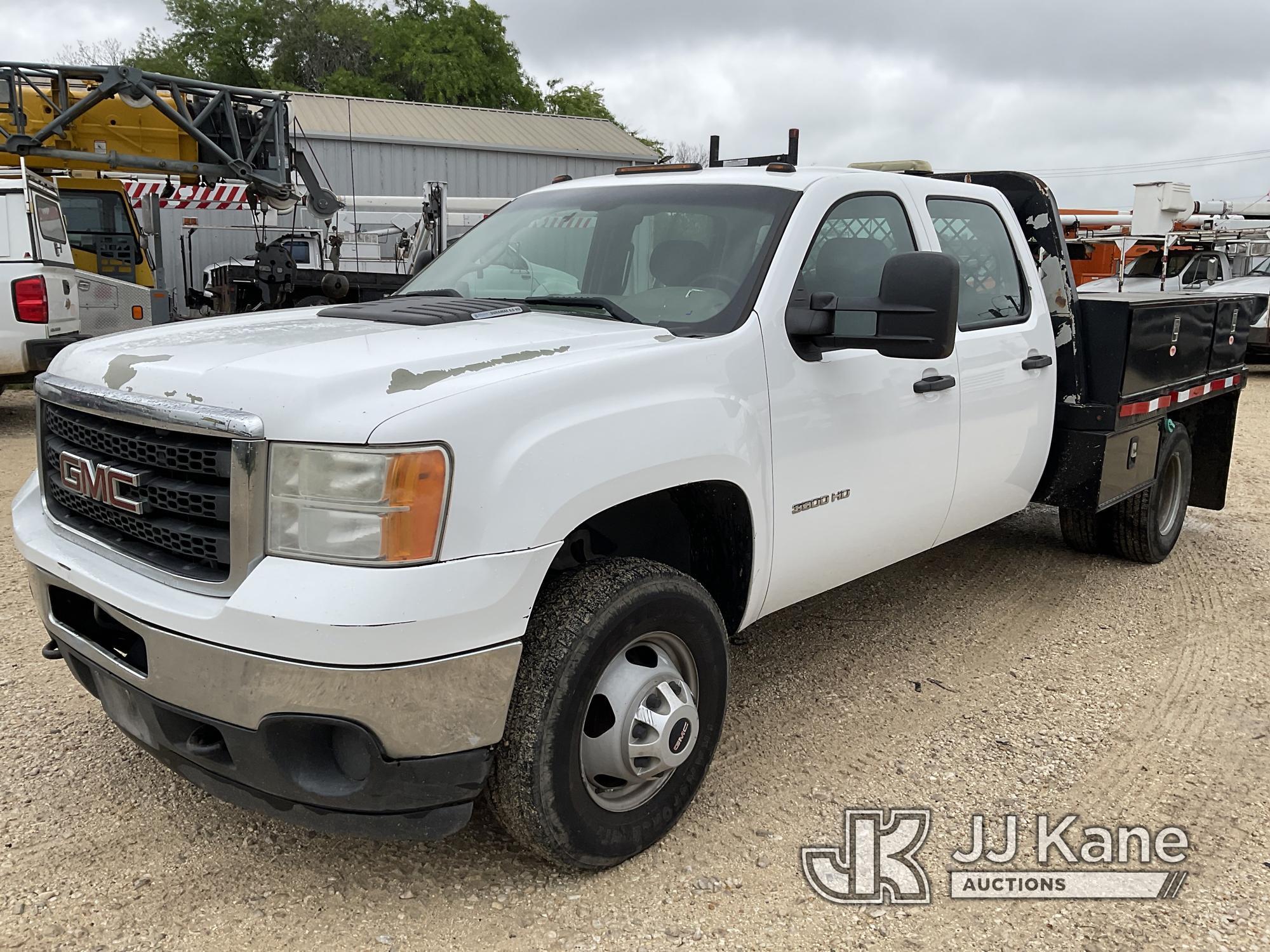 (San Antonio, TX) 2014 Chevrolet Silverado 3500HD Crew-Cab Flatbed Truck Runs & Moves) (Dash Reading