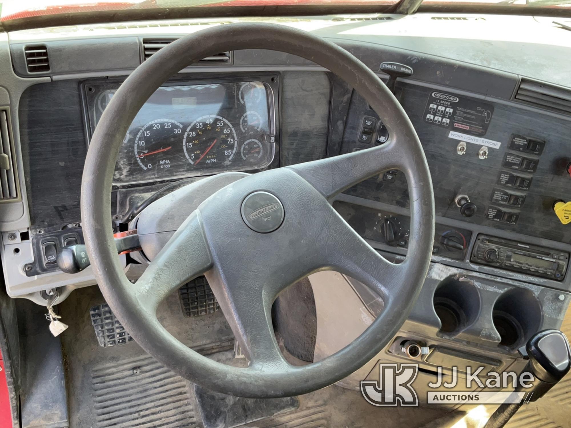 (Maple Lake, MN) 2006 Freightliner Columbia 120 T/A Truck Tractor, PRIOR SALVAGE TITLE Runs and Move