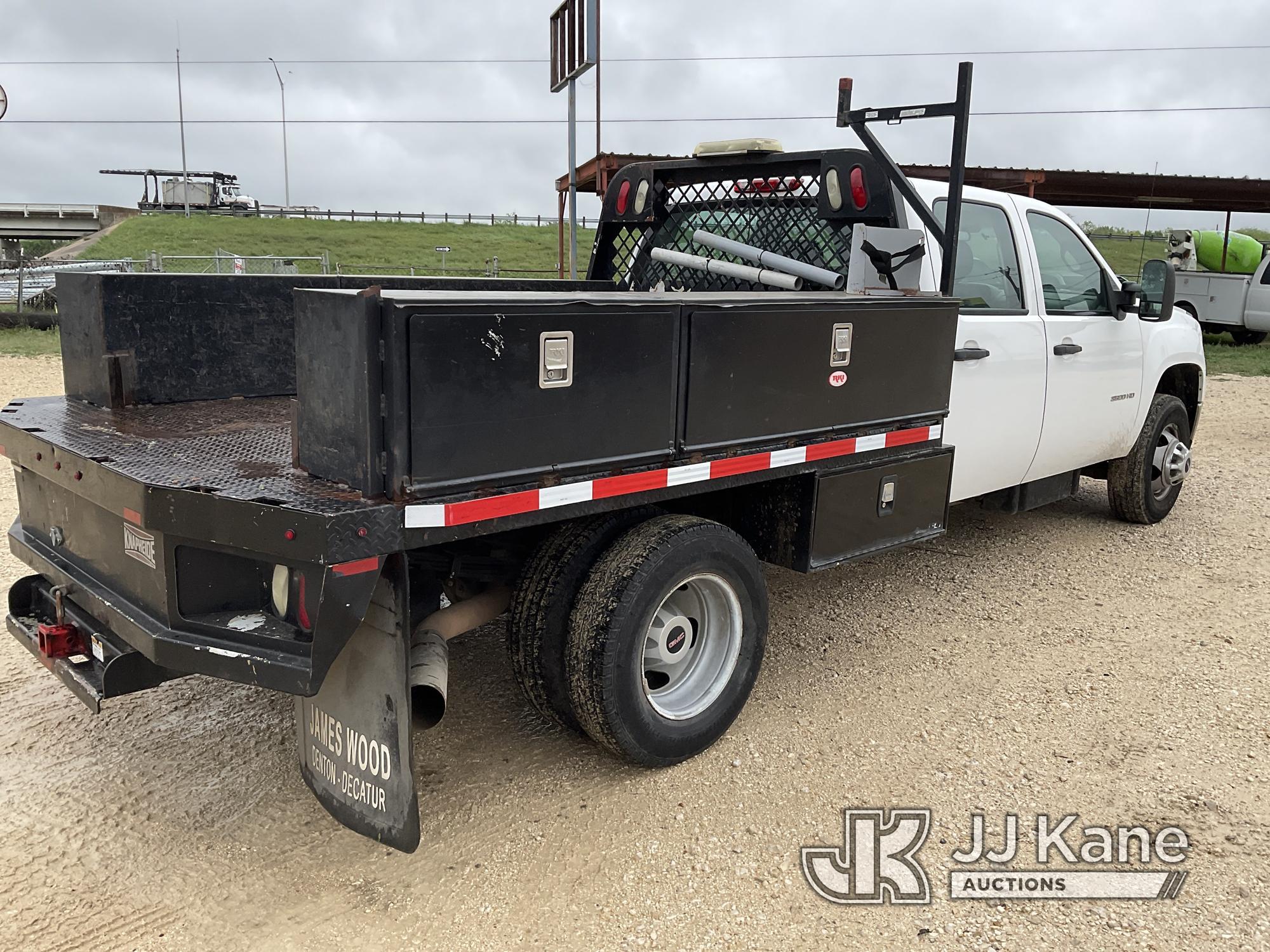 (San Antonio, TX) 2014 Chevrolet Silverado 3500HD Crew-Cab Flatbed Truck Runs & Moves) (Dash Reading