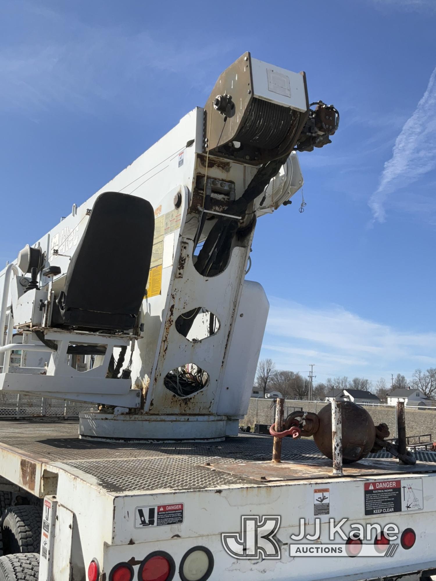 (Hawk Point, MO) Altec AC35-127S, 35 Ton, Hydraulic Truck Crane rear mounted on 2005 Sterling LT9500