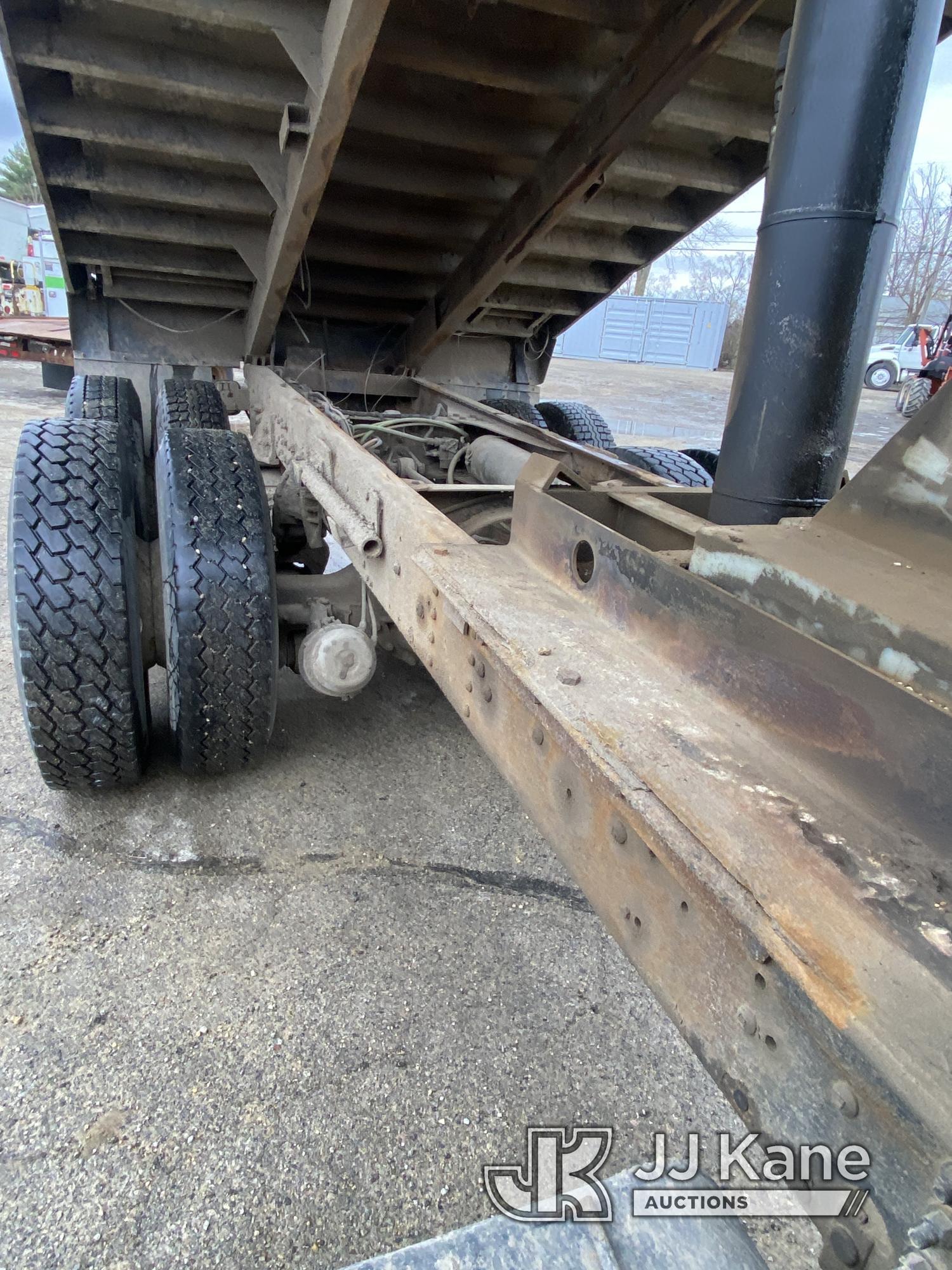 (South Beloit, IL) 2005 GMC C8500 Dump Truck Runs, Moves, Dump Operates. Rust, Body Damage - See Pho