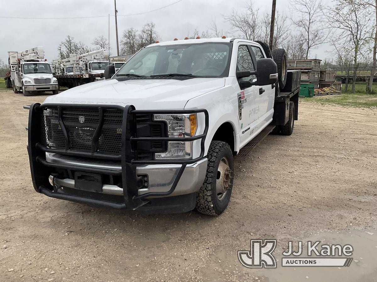 (Alvin, TX) 2017 Ford F350 4x4 Crew-Cab Flatbed/Service Truck Runs & Moves) (Check Engine Light On