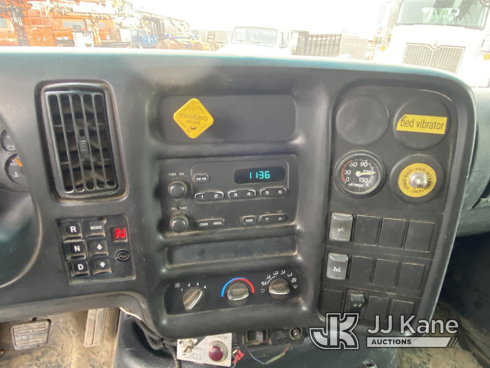 (South Beloit, IL) 2005 GMC C8500 Dump Truck Runs, Moves, Dump Operates. Rust, Body Damage - See Pho