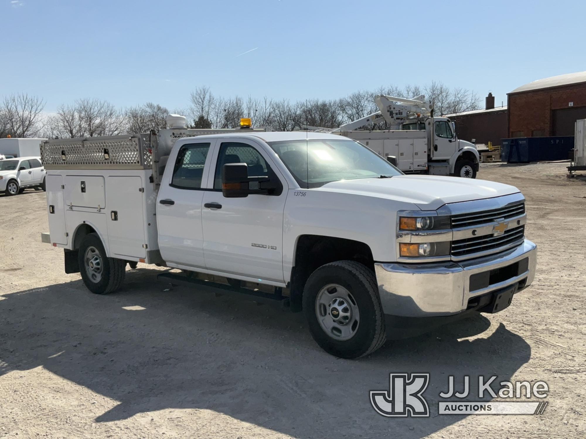 (Des Moines, IA) 2017 Chevrolet Silverado 2500HD 4x4 Extended-Cab Service Truck Runs & Moves