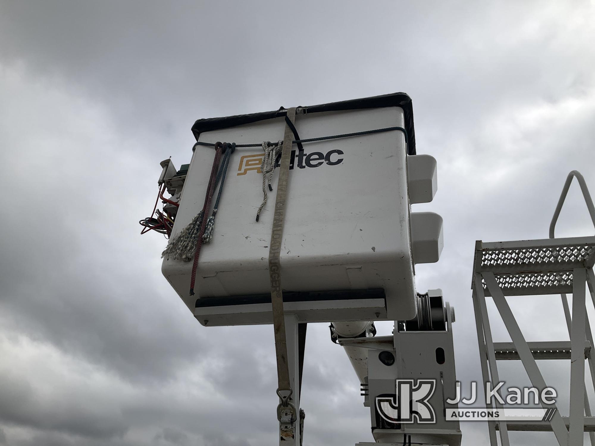 (Kansas City, MO) Altec AM900-E100, Double-Elevator Bucket Truck rear mounted on 2014 Freightliner M