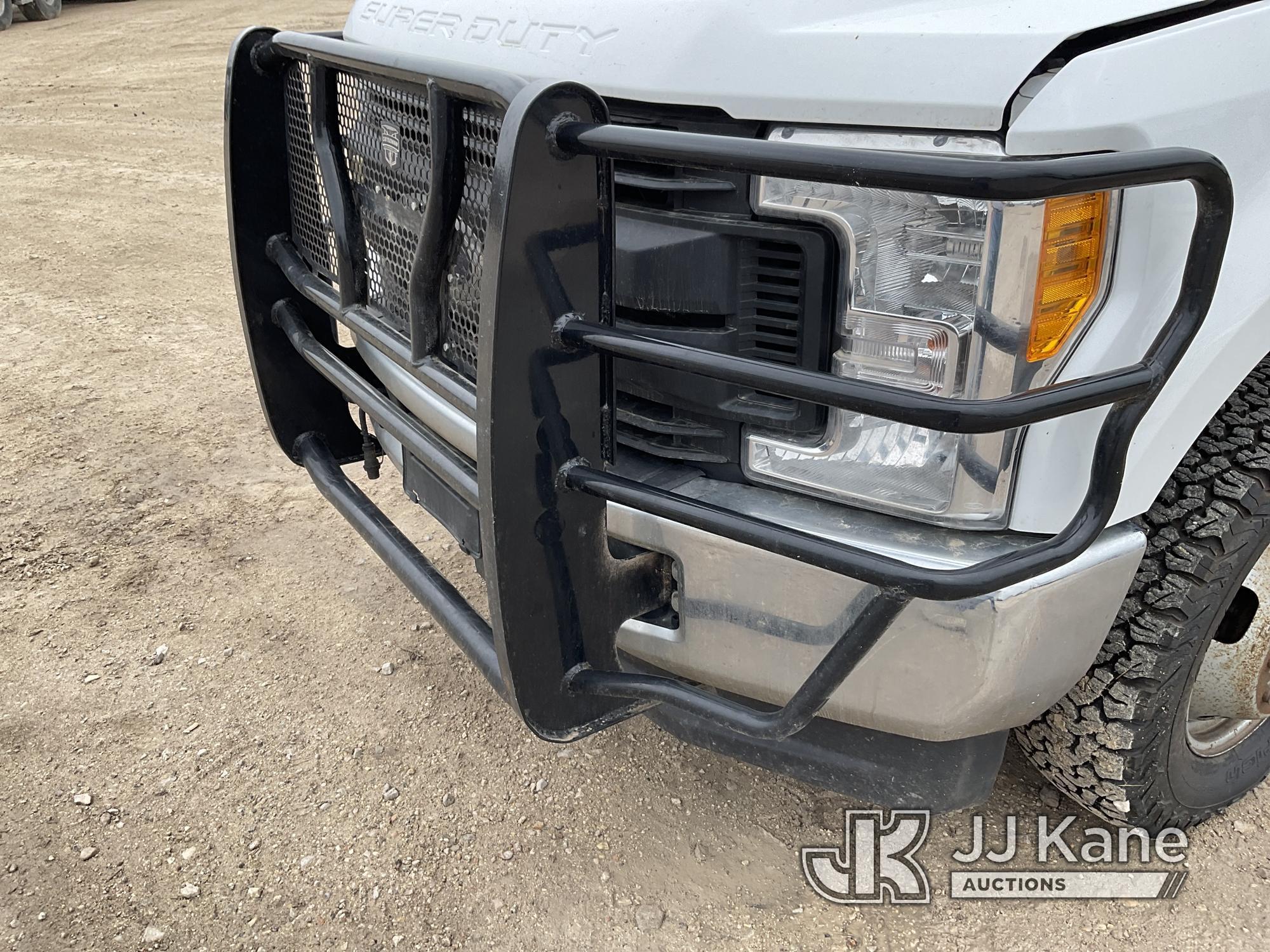 (Alvin, TX) 2017 Ford F350 4x4 Crew-Cab Flatbed/Service Truck Runs & Moves) (Check Engine Light On