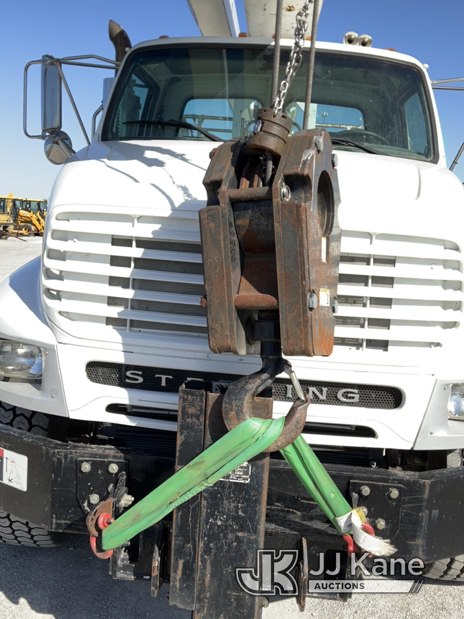 (Hawk Point, MO) Altec AC35-127S, 35 Ton, Hydraulic Truck Crane rear mounted on 2005 Sterling LT9500