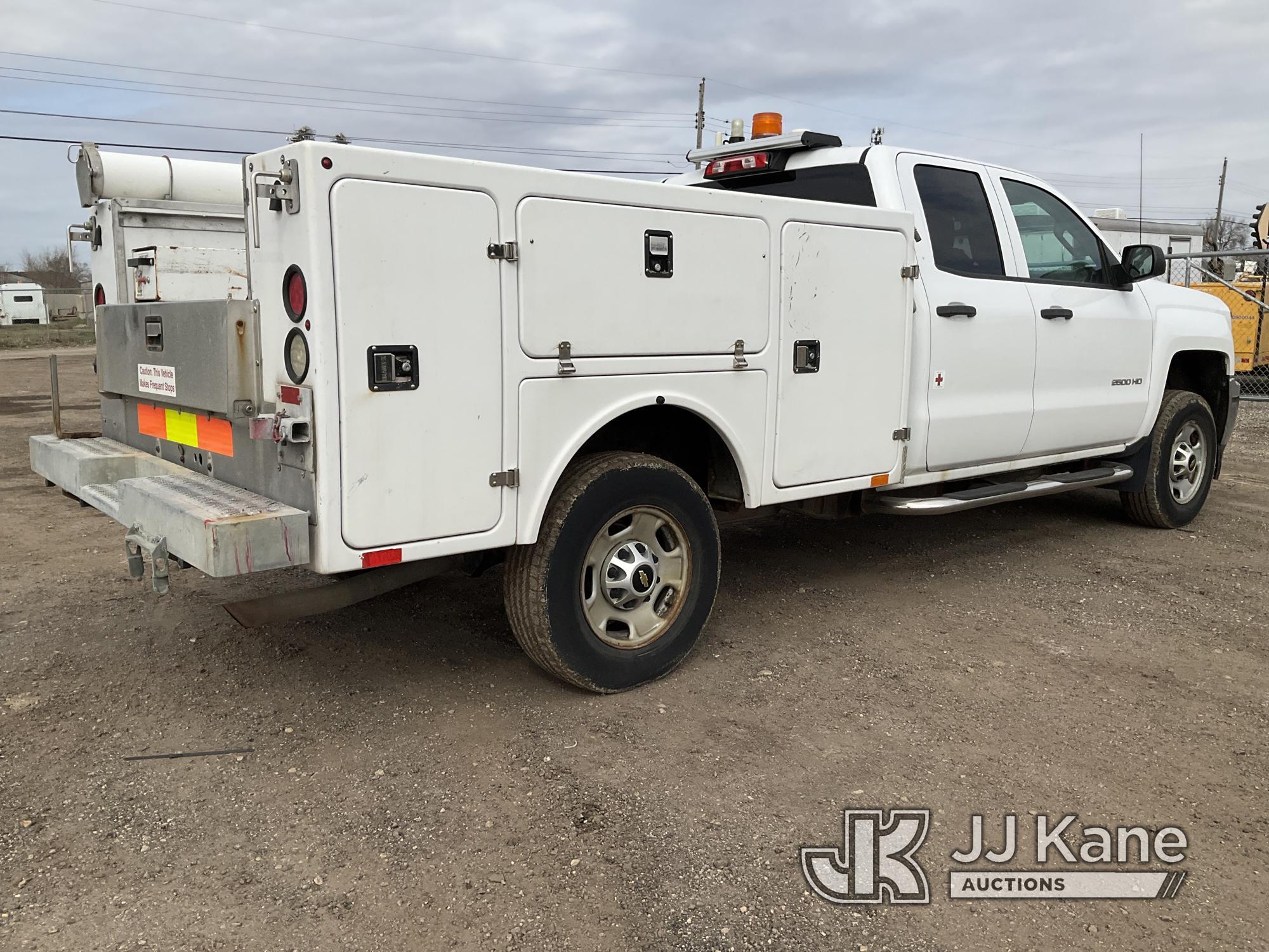 (South Beloit, IL) 2015 Chevrolet Silverado 2500HD Extended-Cab Service Truck Runs & Moves) (Intermi