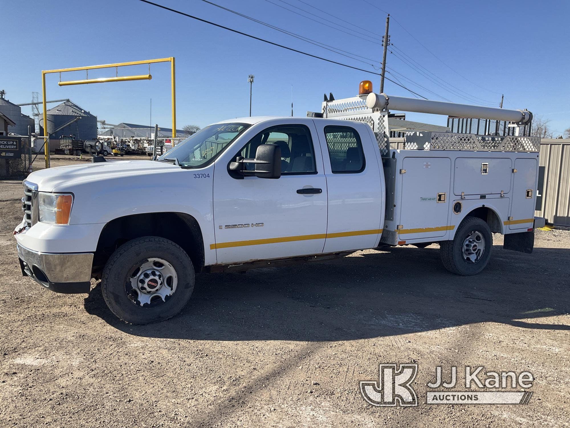 (South Beloit, IL) 2007 GMC Sierra 2500HD 4x4 Extended-Cab Service Truck Runs & Moves) (Cracked Pass