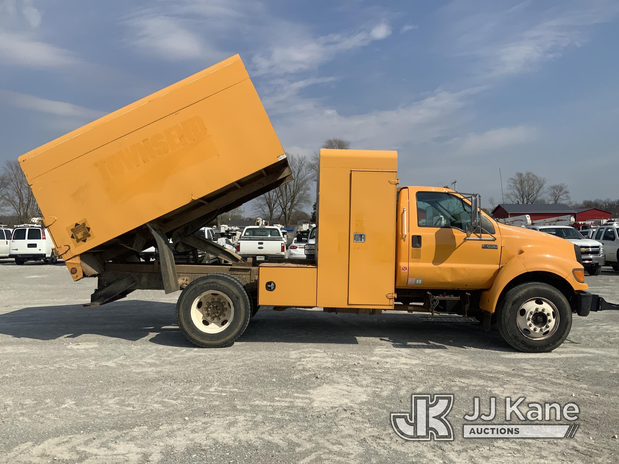 (Hawk Point, MO) 2008 Ford F650 Chipper Dump Truck Runs, Moves & Dump Bed Operates) (Body Damage