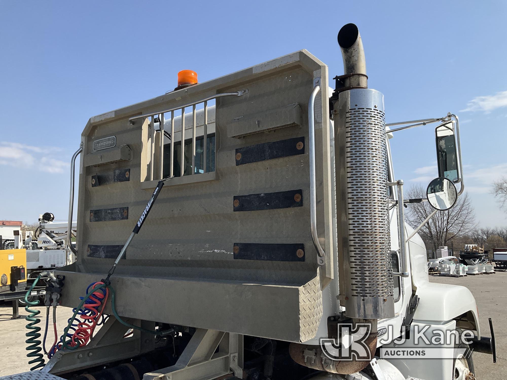 (Kansas City, MO) 2001 Freightliner FLD120 T/A Truck Tractor Runs & Moves