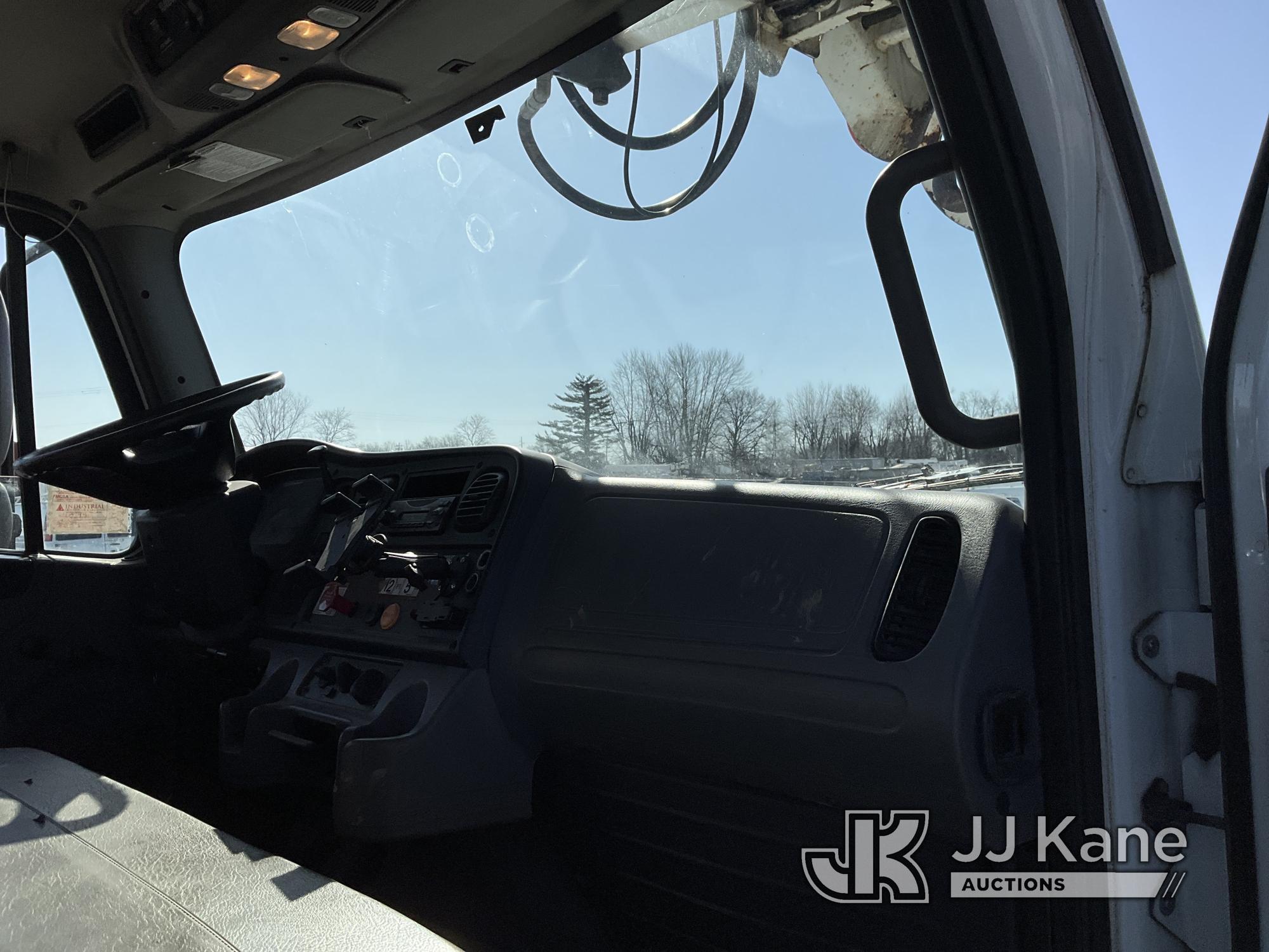 (Hawk Point, MO) Altec DM47B-TR, Digger Derrick rear mounted on 2013 Freightliner M2 106 Utility Tru