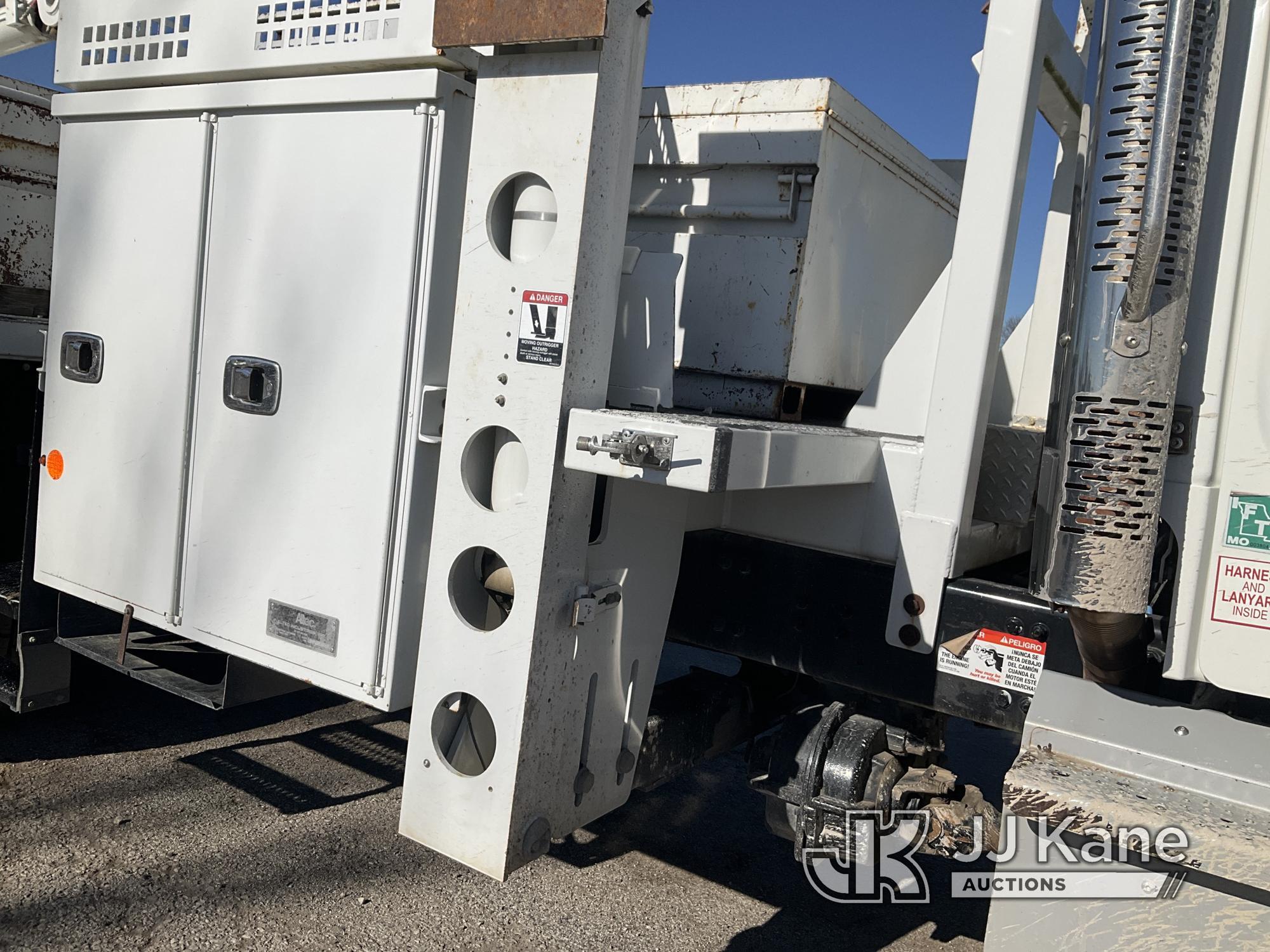 (Kansas City, MO) Altec AH100, Articulating & Telescopic Material Handling Bucket Truck rear mounted