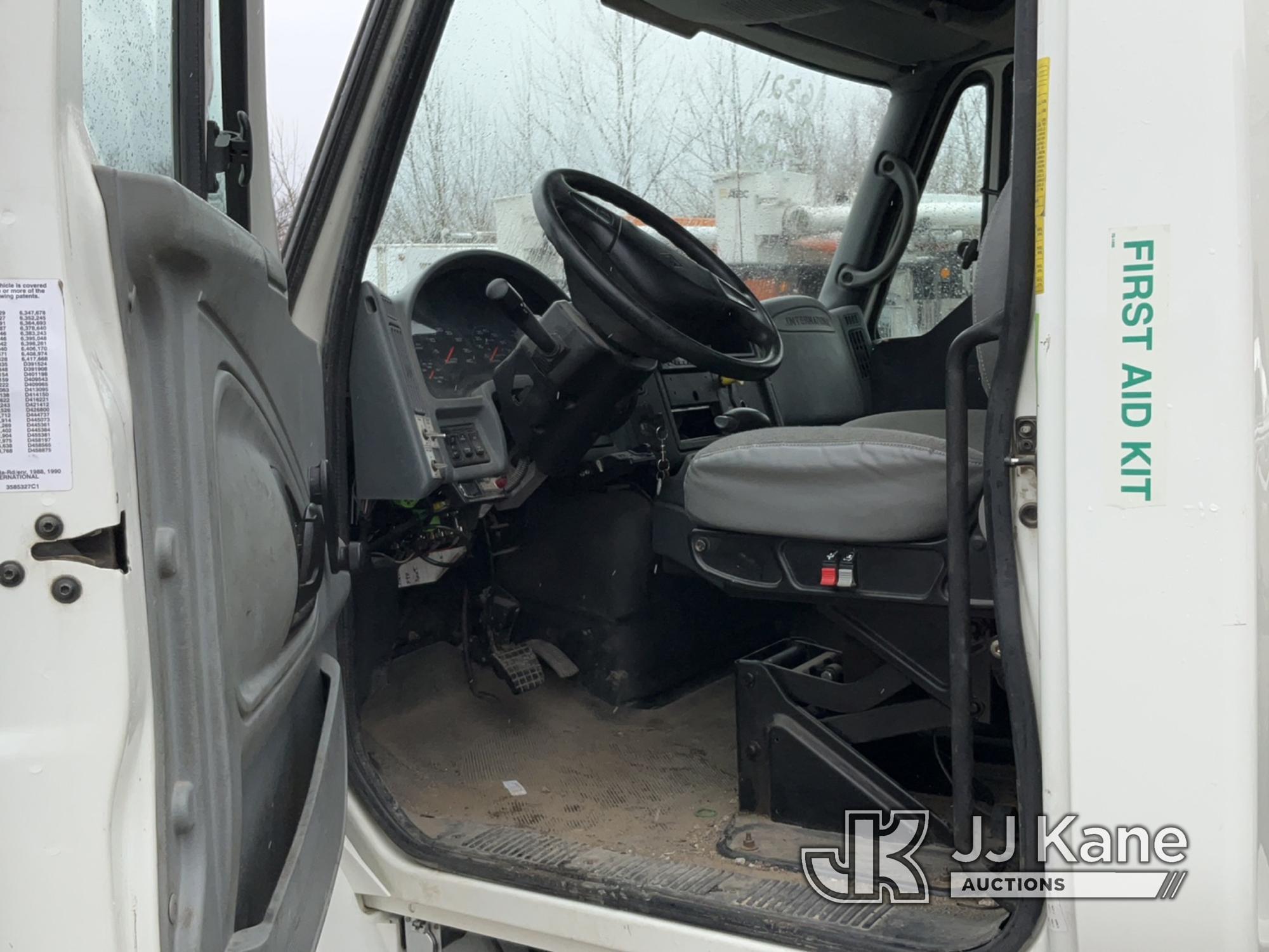 (Des Moines, IA) National N-50, Knuckleboom Crane mounted behind cab on 2004 International 4200 Stak