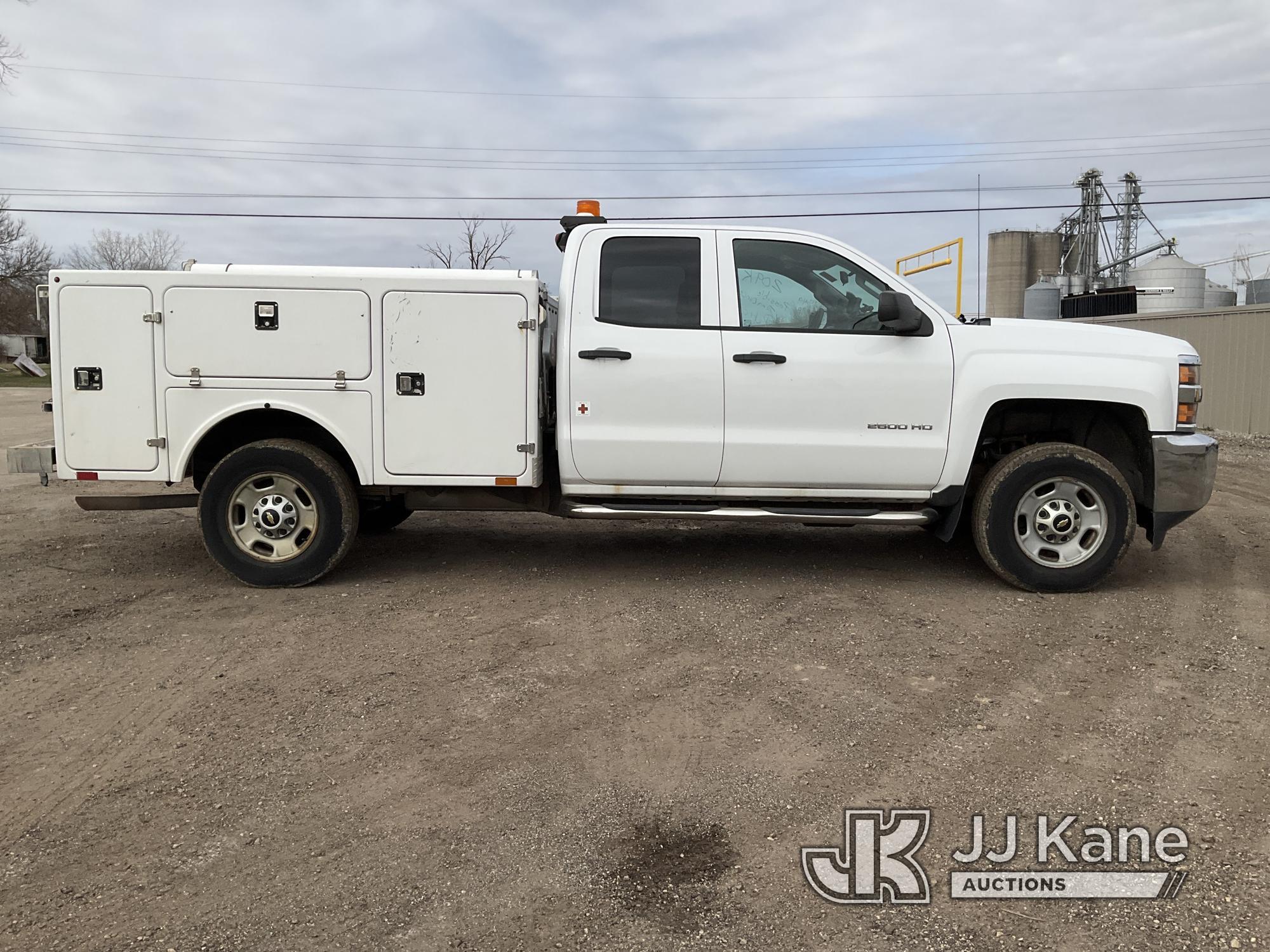 (South Beloit, IL) 2015 Chevrolet Silverado 2500HD Extended-Cab Service Truck Runs & Moves) (Intermi