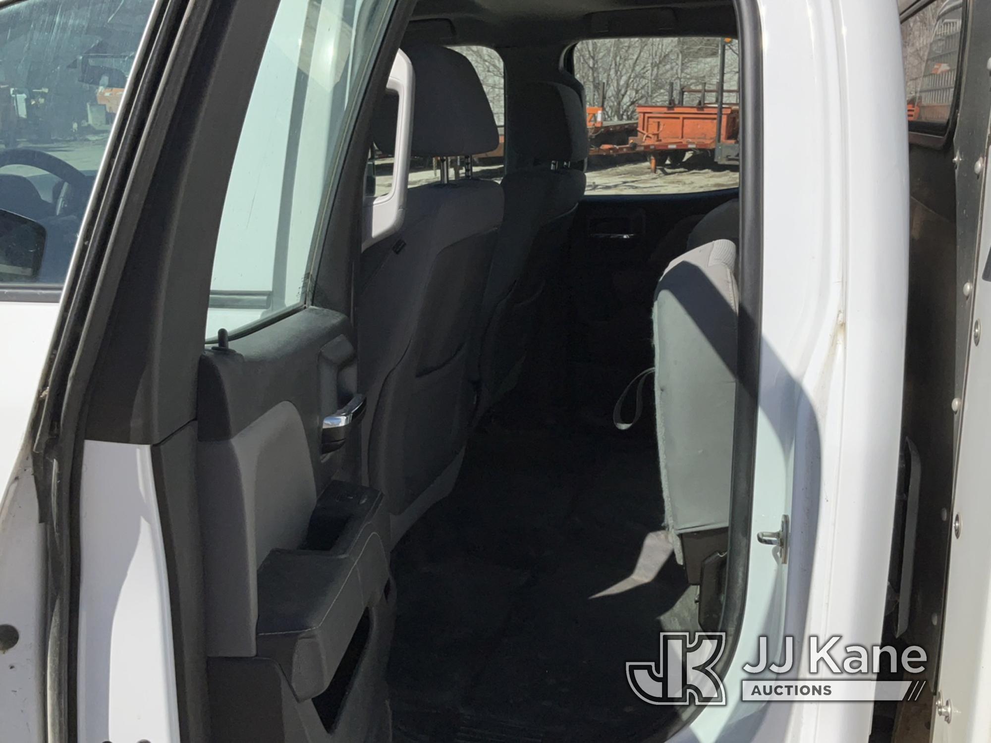 (Des Moines, IA) 2015 Chevrolet Silverado 2500HD 4x4 Enclosed High-Top Service Truck Runs & Moves