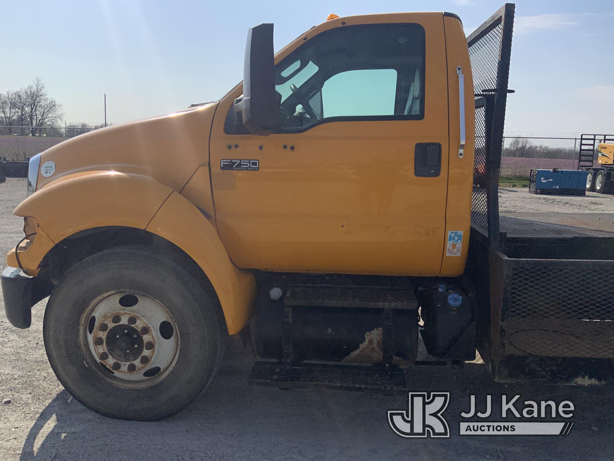 (Hawk Point, MO) 2013 Ford F750 Flatbed Truck Runs & Moves) (Check Engine Light On, Missing Headligh