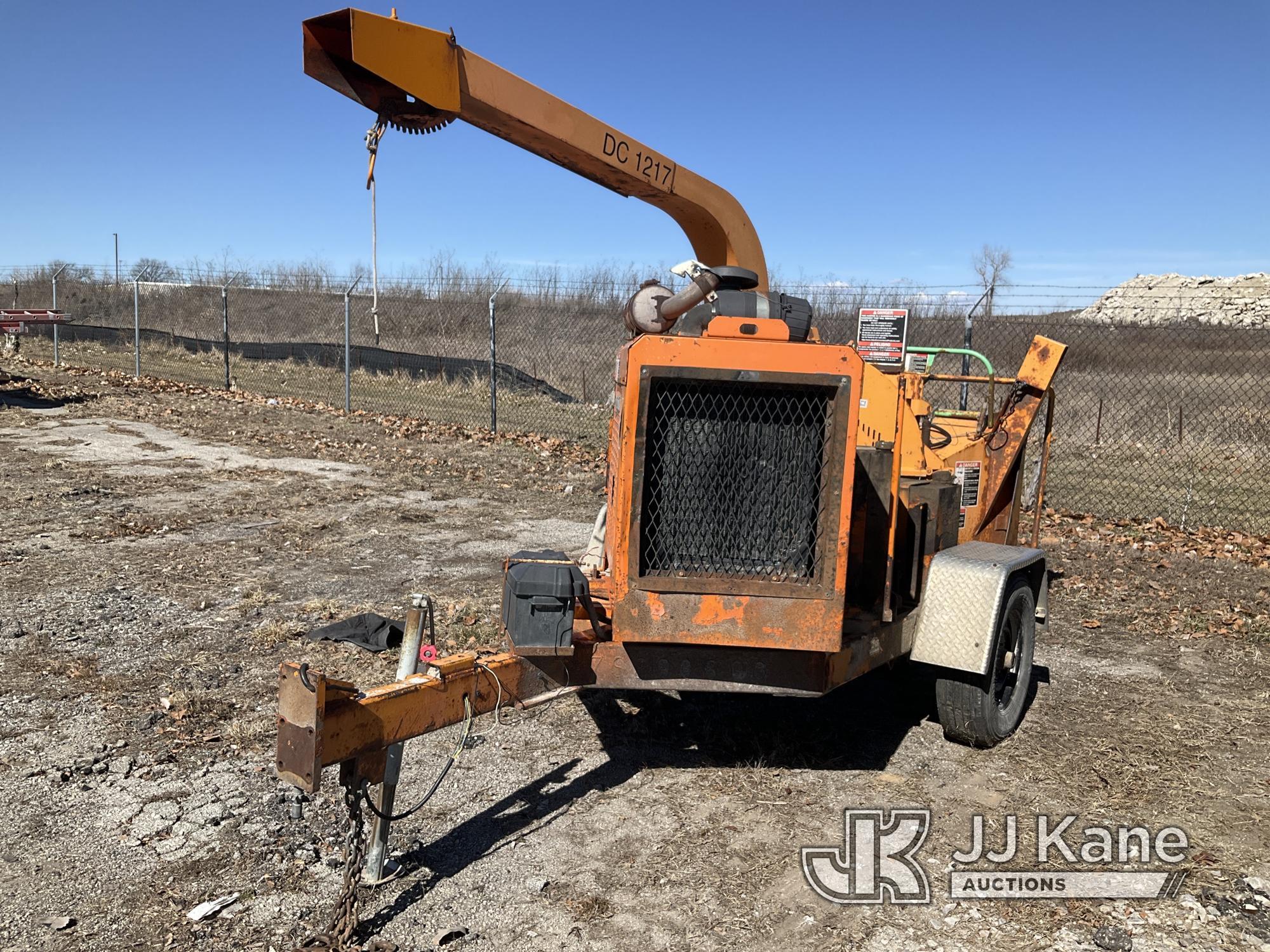 (Kansas City, MO) 2007 Altec DC1217 Chipper (12in Disc) Runs) (Seller States Bad Engine & Hydraulics