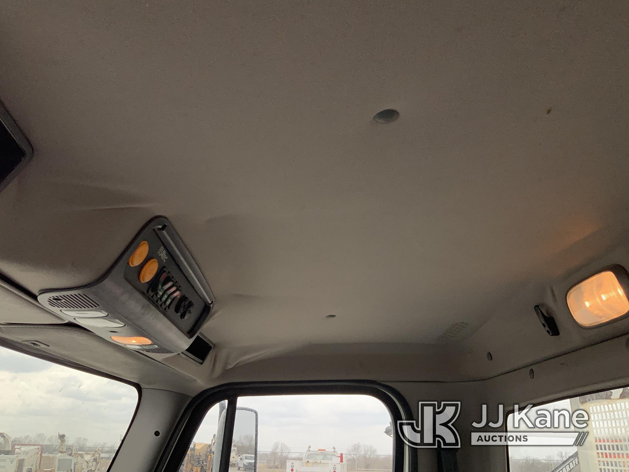 (Hawk Point, MO) Altec DM47B-TR, Digger Derrick rear mounted on 2017 Freightliner M2 106 Utility Tru