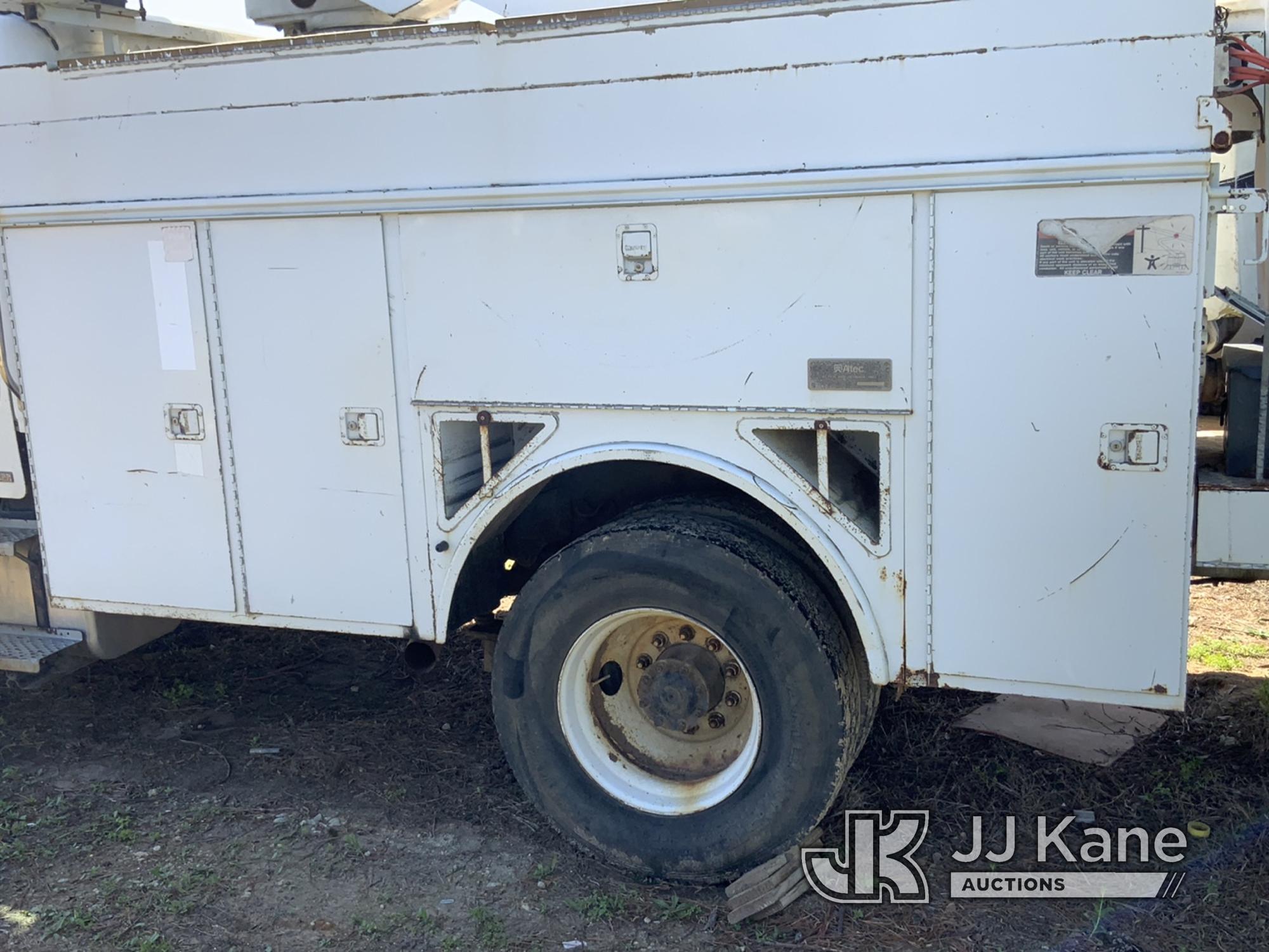 (Tyler, TX) Altec TA40, Articulating & Telescopic Bucket Truck mounted behind cab on 2005 Freightlin