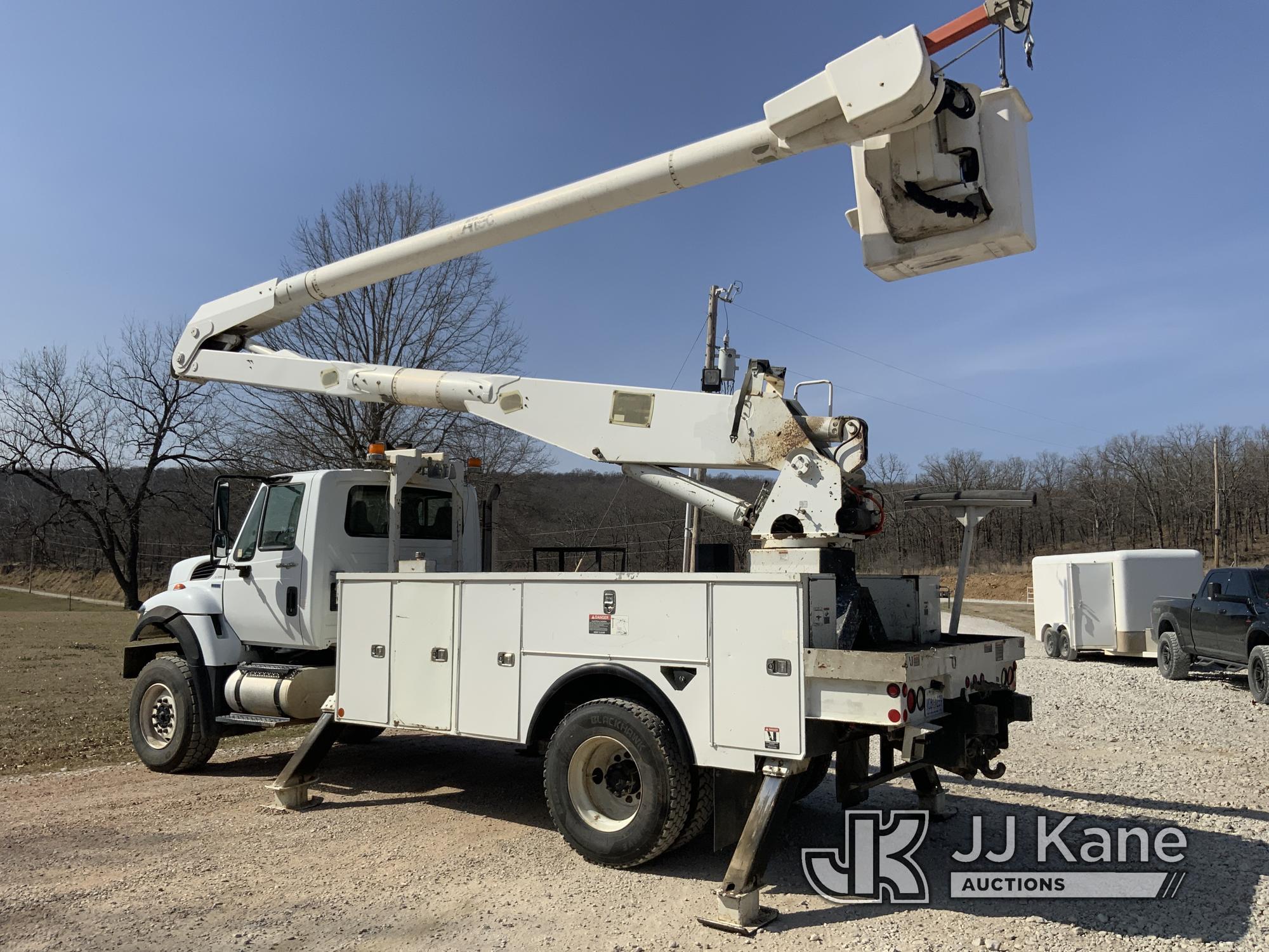 (Henryetta, OK) Altec AA755-MH, Material Handling Bucket Truck rear mounted on 2012 International 73