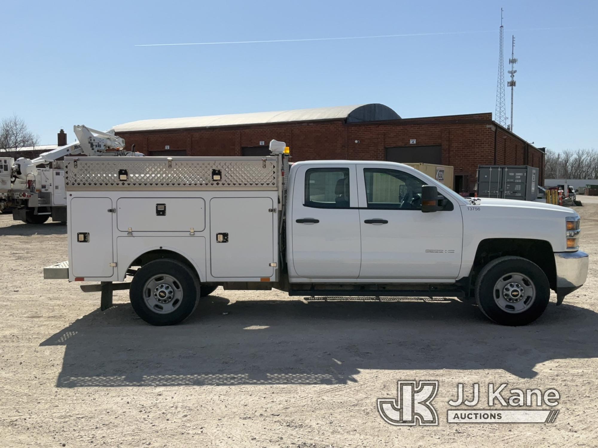 (Des Moines, IA) 2017 Chevrolet Silverado 2500HD 4x4 Extended-Cab Service Truck Runs & Moves