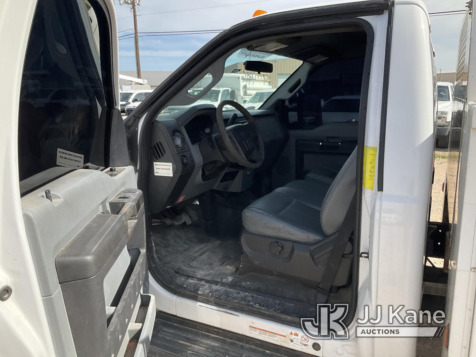 (Waxahachie, TX) 2016 Ford F550 URD/Flatbed Truck Runs & Moves) (Check Engine Light On, Exhaust Limi