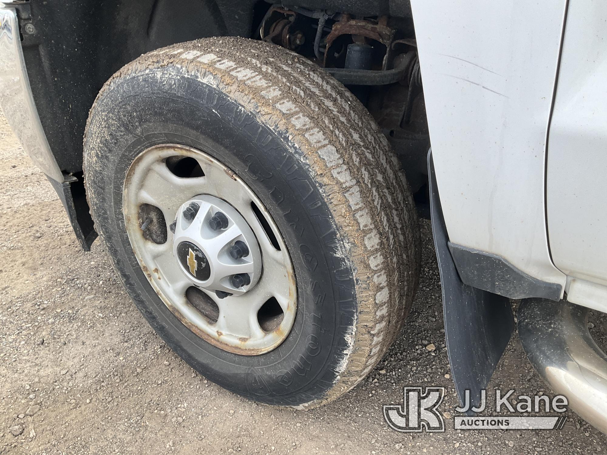 (South Beloit, IL) 2015 Chevrolet Silverado 2500HD Extended-Cab Service Truck Runs & Moves) (Intermi