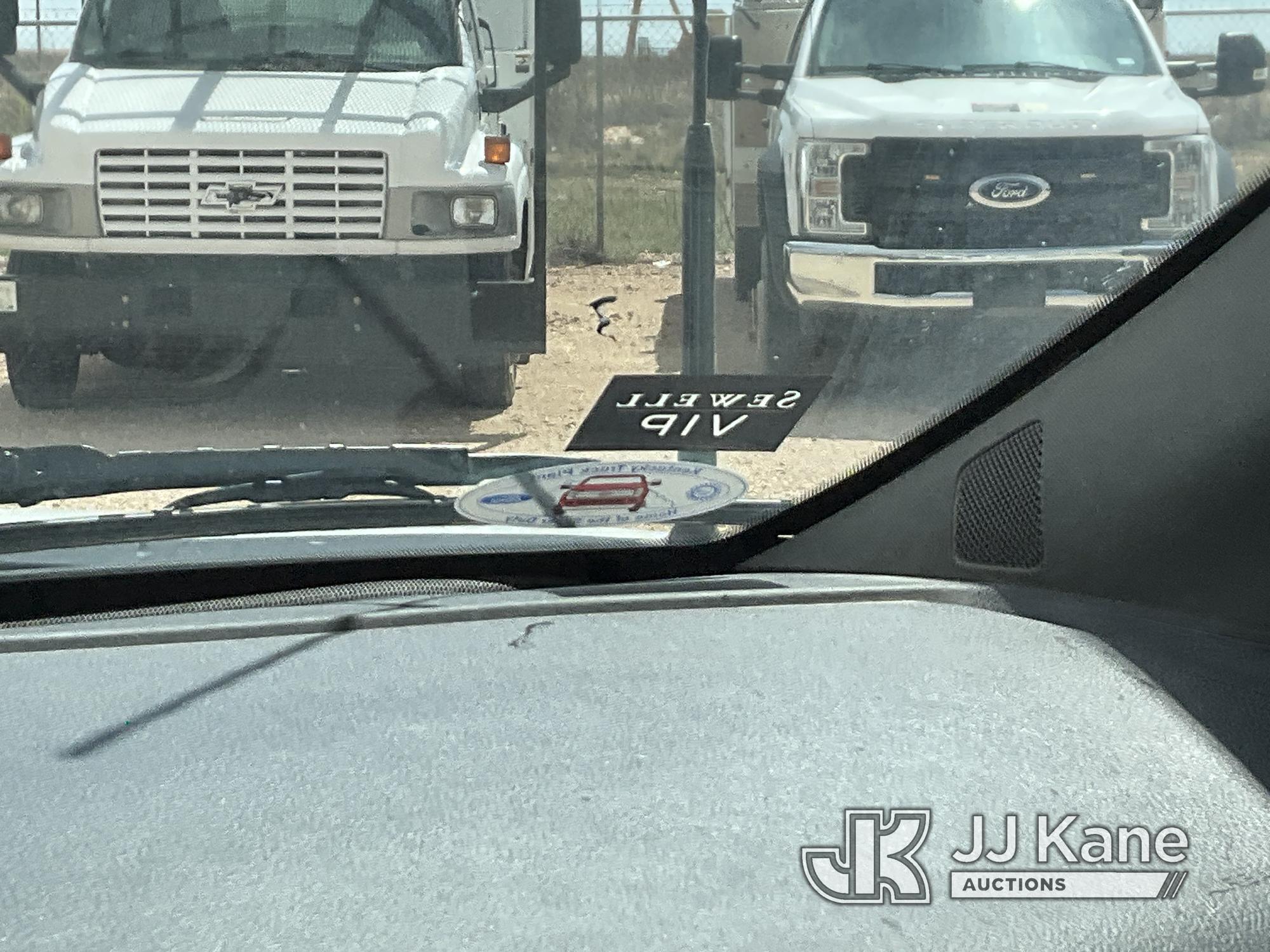 (Odessa, TX) 2021 Ford F250 4x4 Extended-Cab Service Truck Runs & Moves) (Cracked Windshield