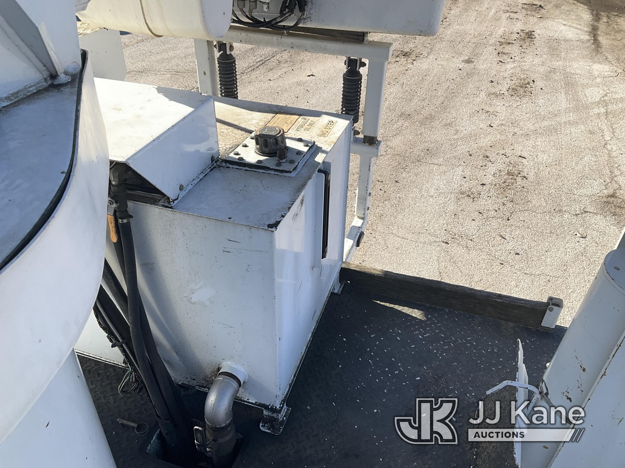 (Kansas City, MO) Altec AH100, Articulating & Telescopic Material Handling Bucket Truck rear mounted