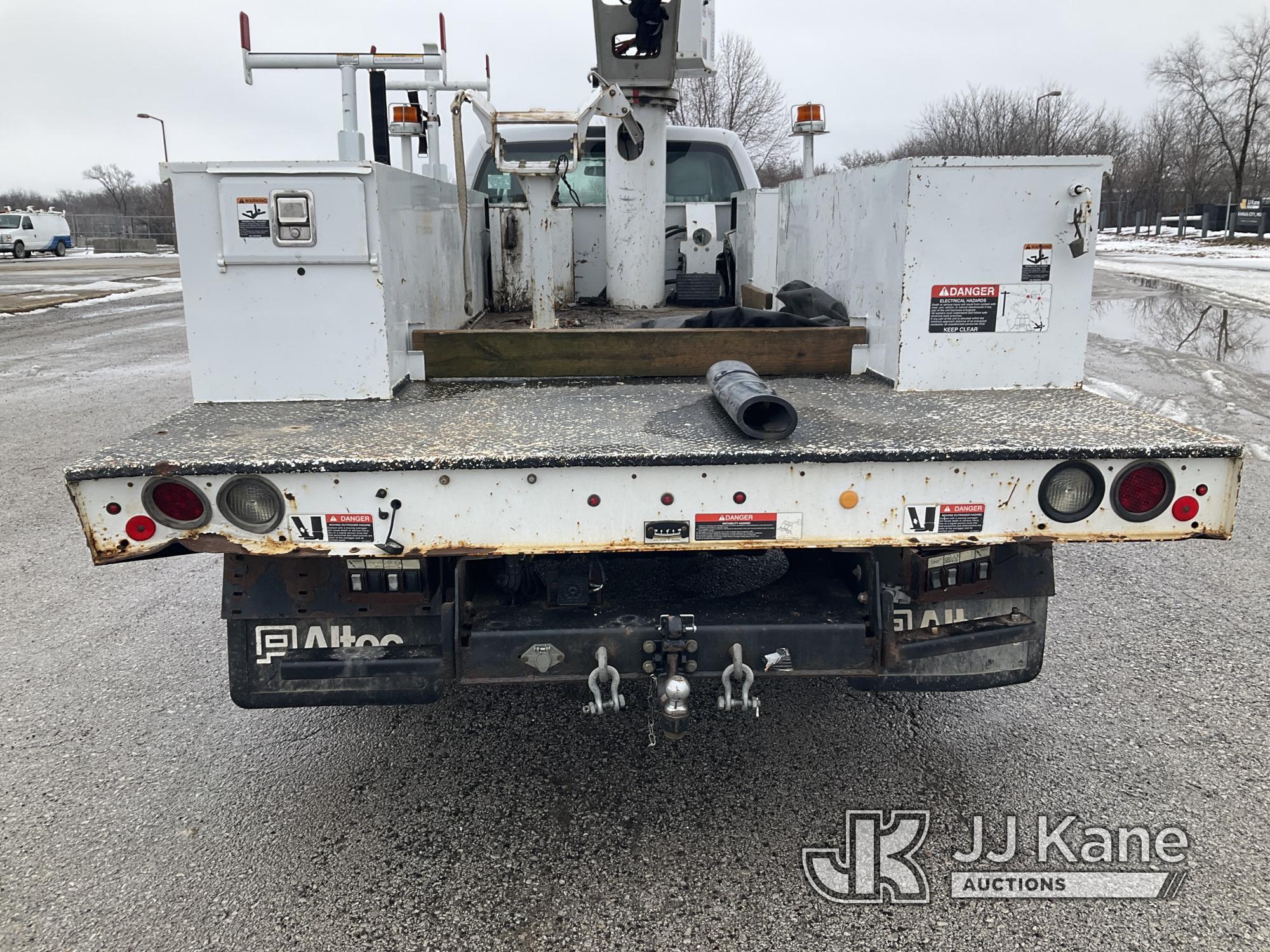 (Kansas City, MO) Altec AT40-MH, Articulating & Telescopic Material Handling Bucket Truck mounted be