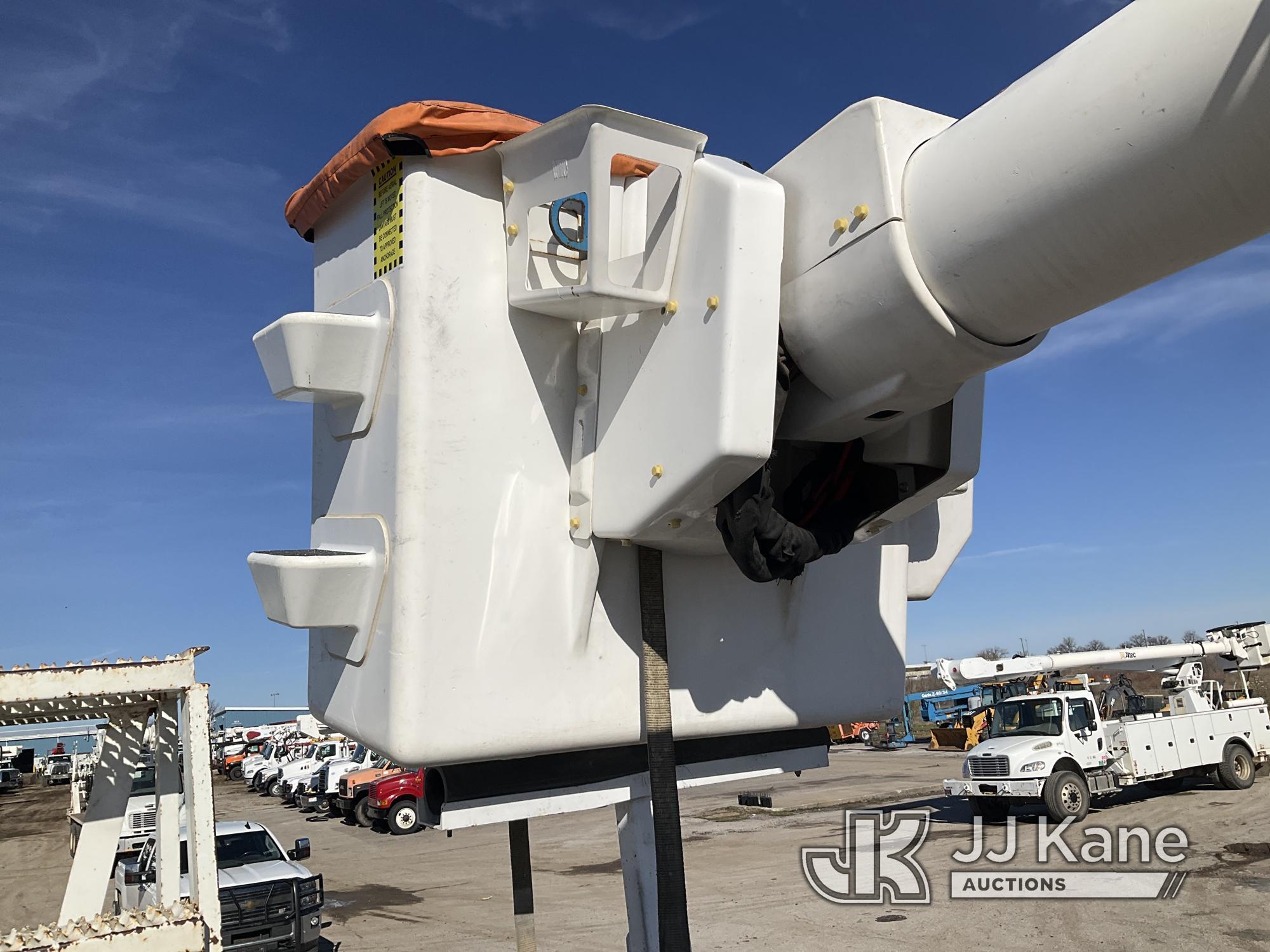 (Kansas City, MO) Altec AM900-E100, Double-Elevator Bucket Truck rear mounted on 2011 International