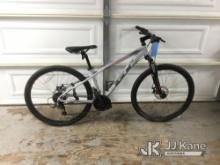 (Jurupa Valley, CA) Mountain bike (Used ) NOTE: This unit is being sold AS IS/WHERE IS via Timed Auc