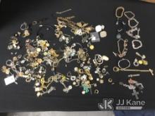 (Jurupa Valley, CA) Jewelry | possibly costume jewelry | authenticity unknown (Used) NOTE: This unit